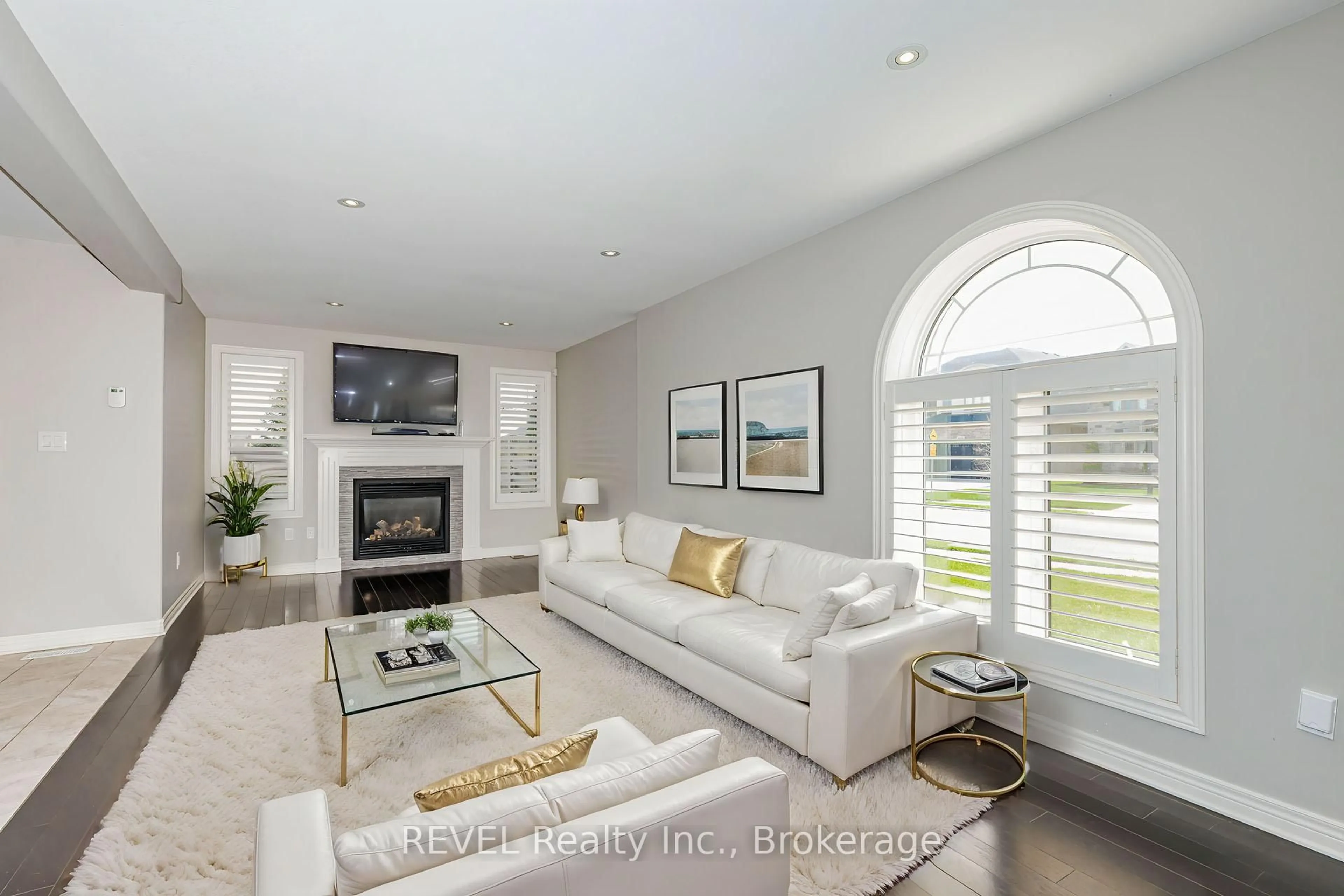 Living room with furniture, unknown for 6066 Wiens Blvd Blvd, Niagara Falls Ontario L2H 0J4