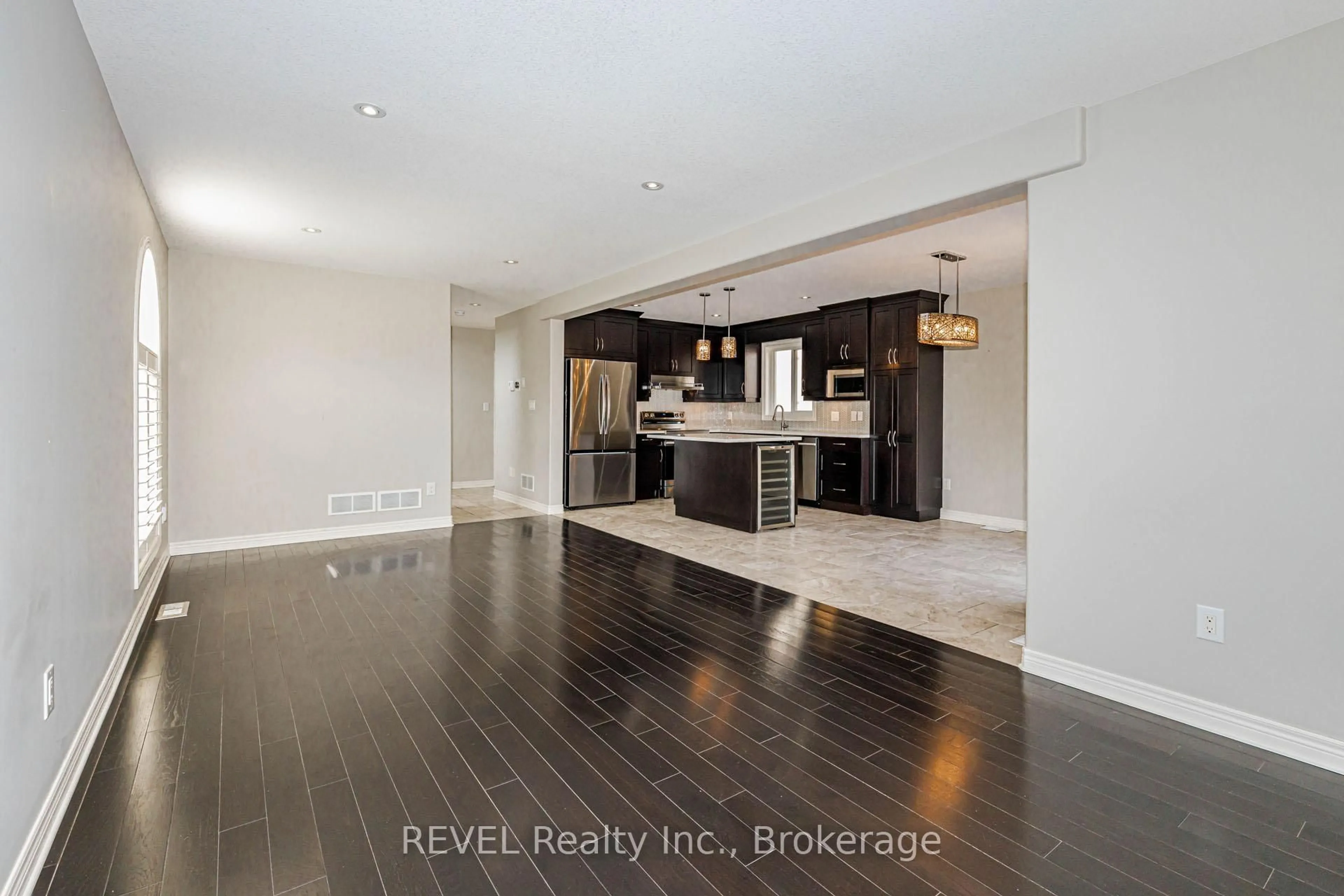 Open concept kitchen, ceramic/tile floor for 6066 Wiens Blvd Blvd, Niagara Falls Ontario L2H 0J4