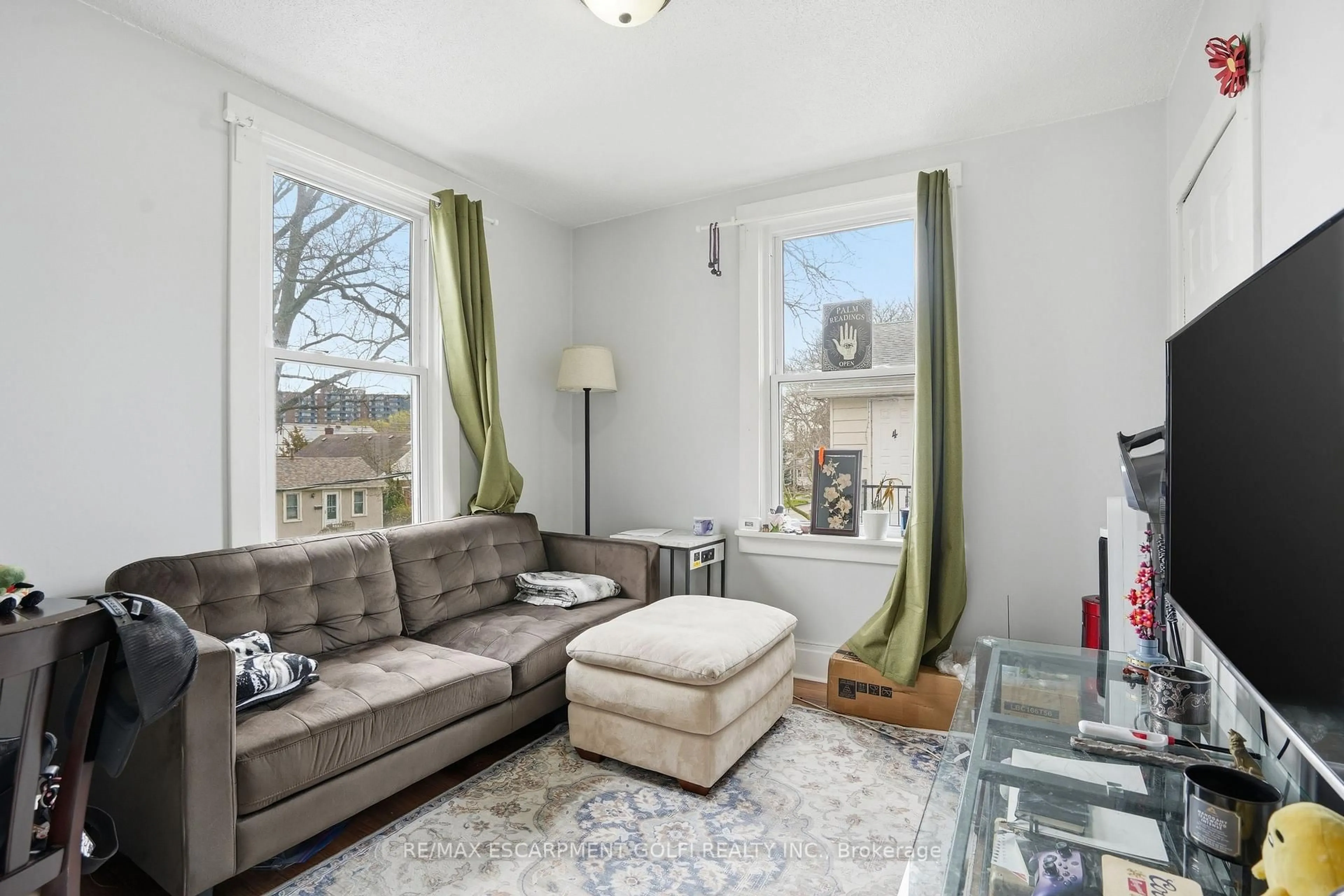 Living room with furniture, unknown for 239 York St, St. Catharines Ontario L2R 6G5