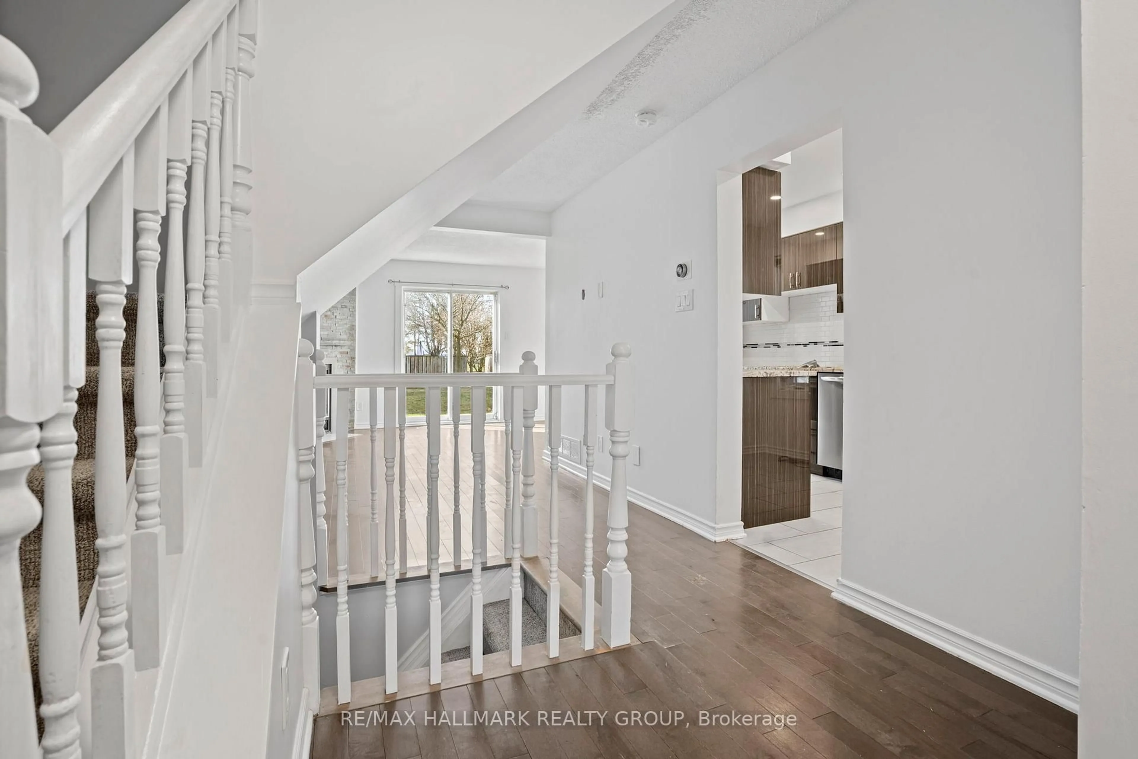 Indoor entryway for 504 Canotia Pl, Ottawa Ontario K4A 2J3