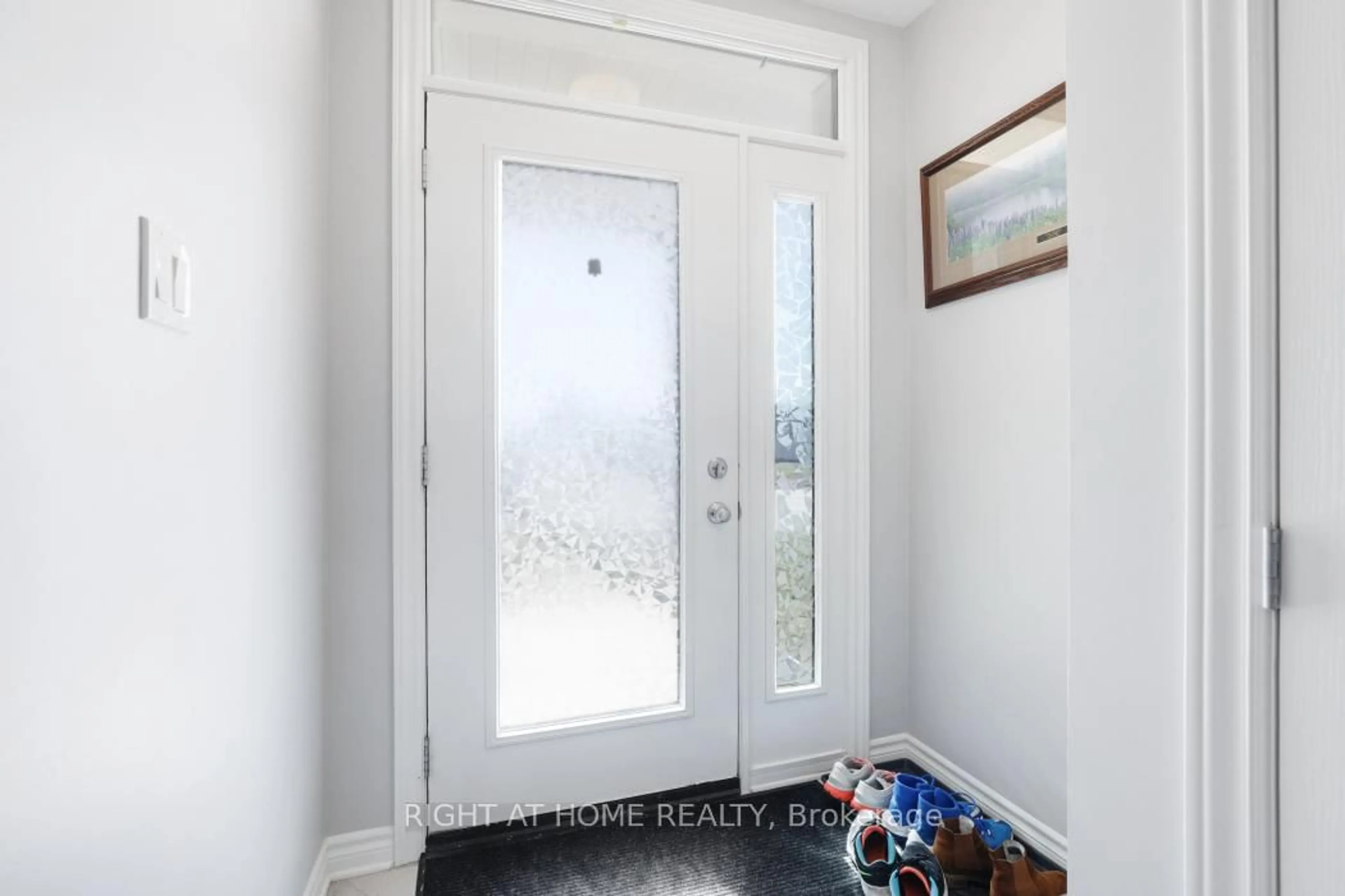 Indoor entryway for 895 Antonio Farley St, Orleans Ontario K1K 2Z1