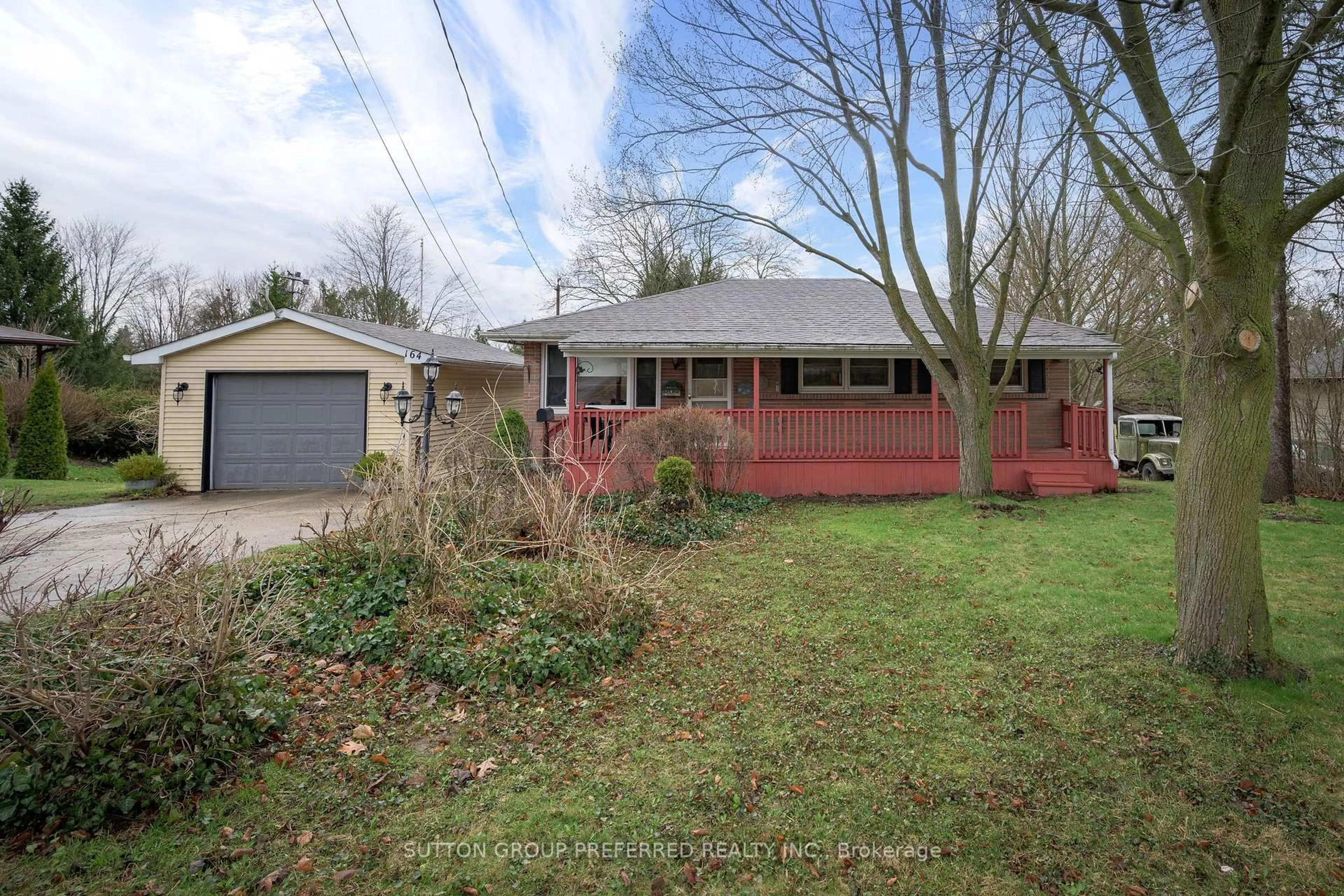 A pic from outside/outdoor area/front of a property/back of a property/a pic from drone, street for 164 McKeand St, Ingersoll Ontario N5C 3H9