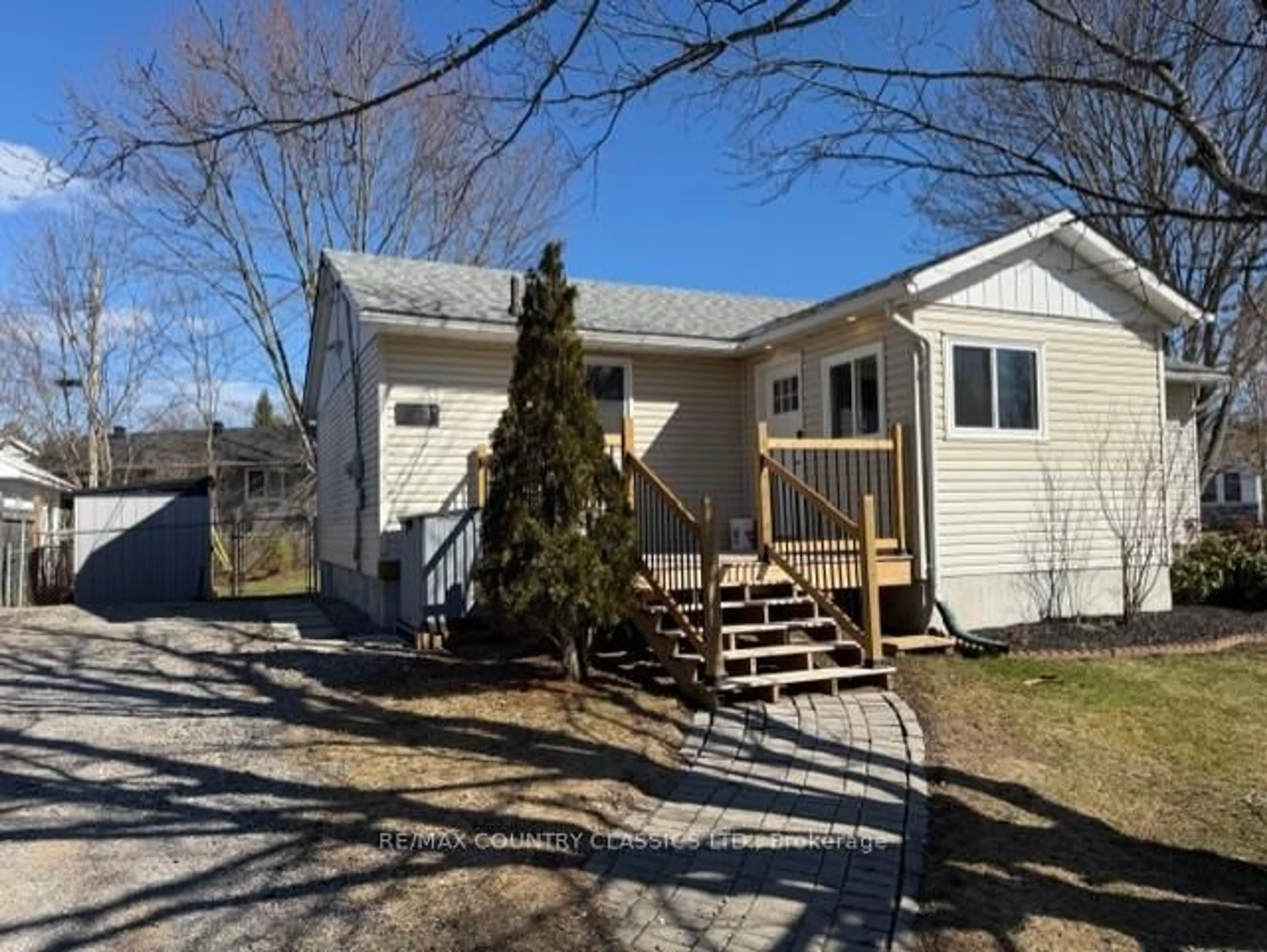 Unknown for 31 Sprucedale St, Highlands East Ontario K0L 1M0