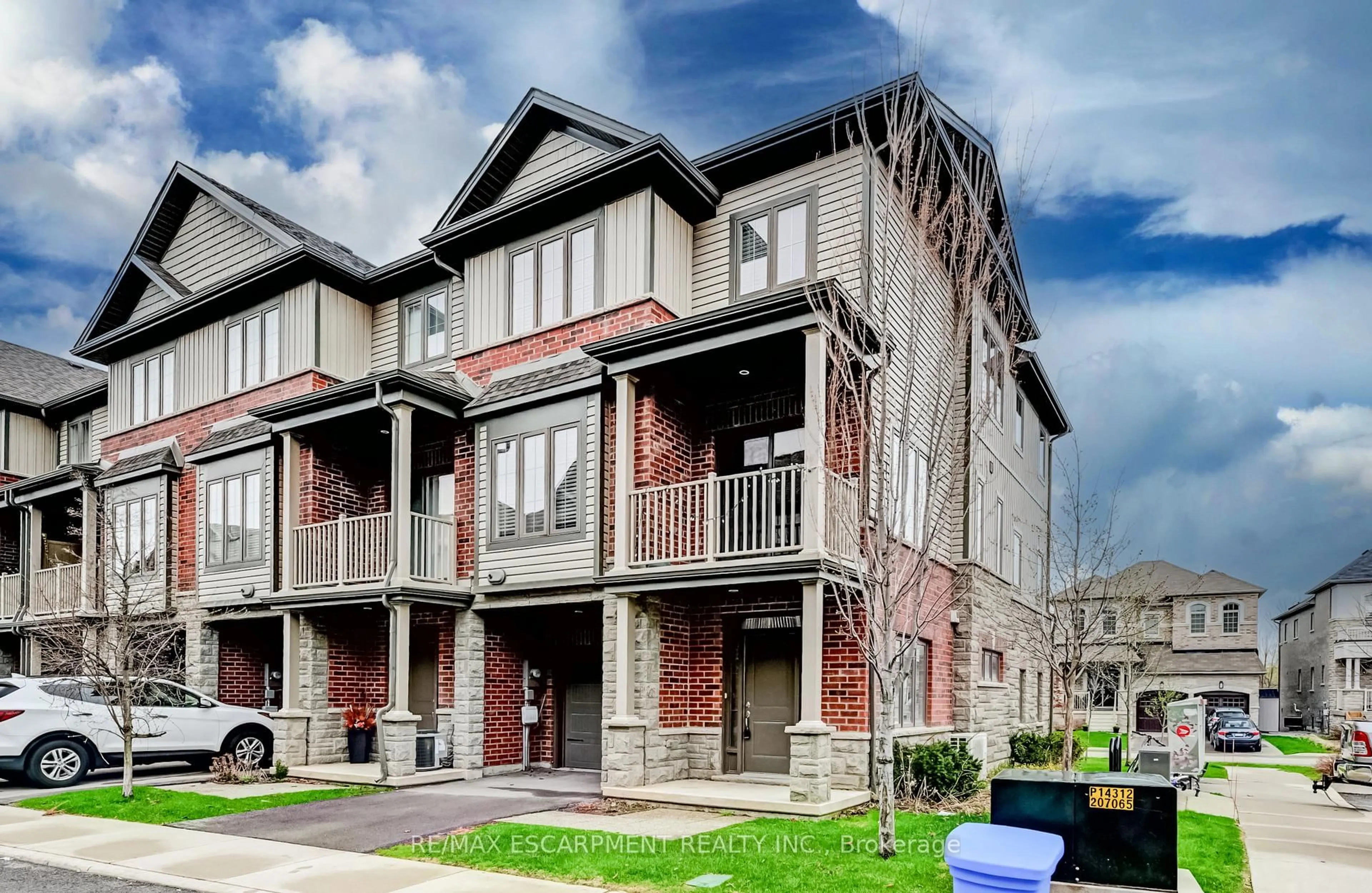 Home with brick exterior material, unknown for 23 ridgeside Lane, Hamilton Ontario L8B 1W5