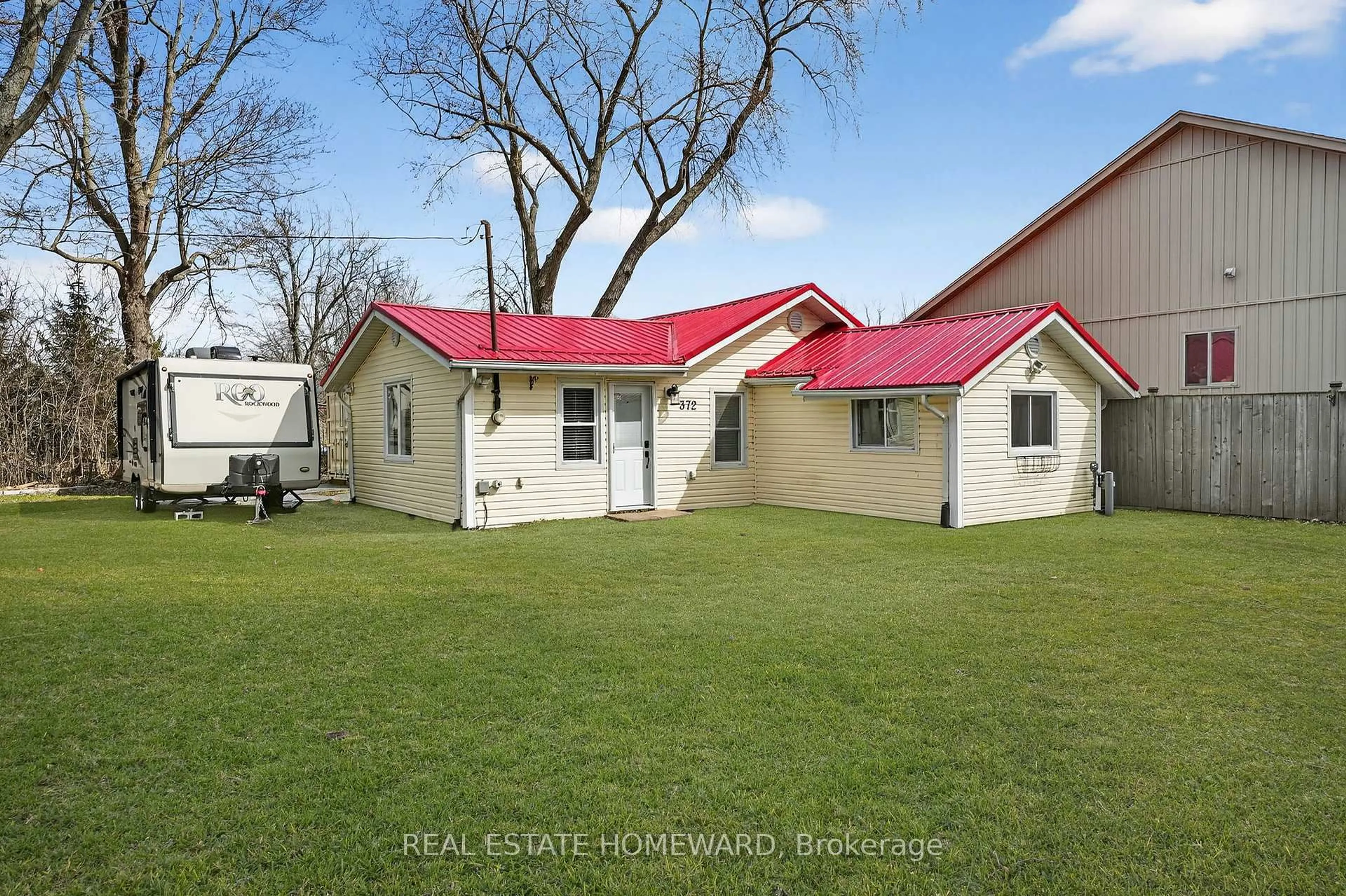 A pic from outside/outdoor area/front of a property/back of a property/a pic from drone, street for 372 Buffalo Rd, Fort Erie Ontario L2A 5G4