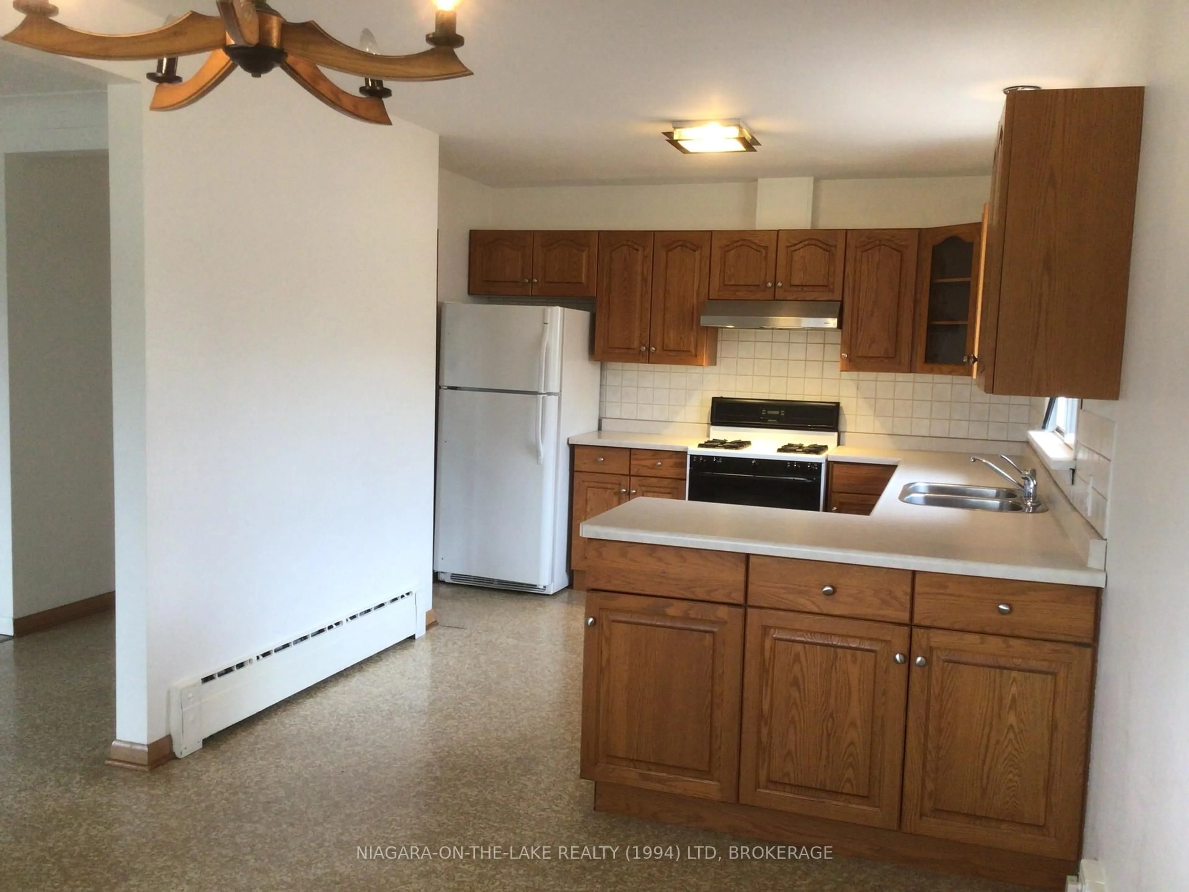 Standard kitchen, unknown for 396 Wellington St, Port Colborne Ontario L3K 2K6