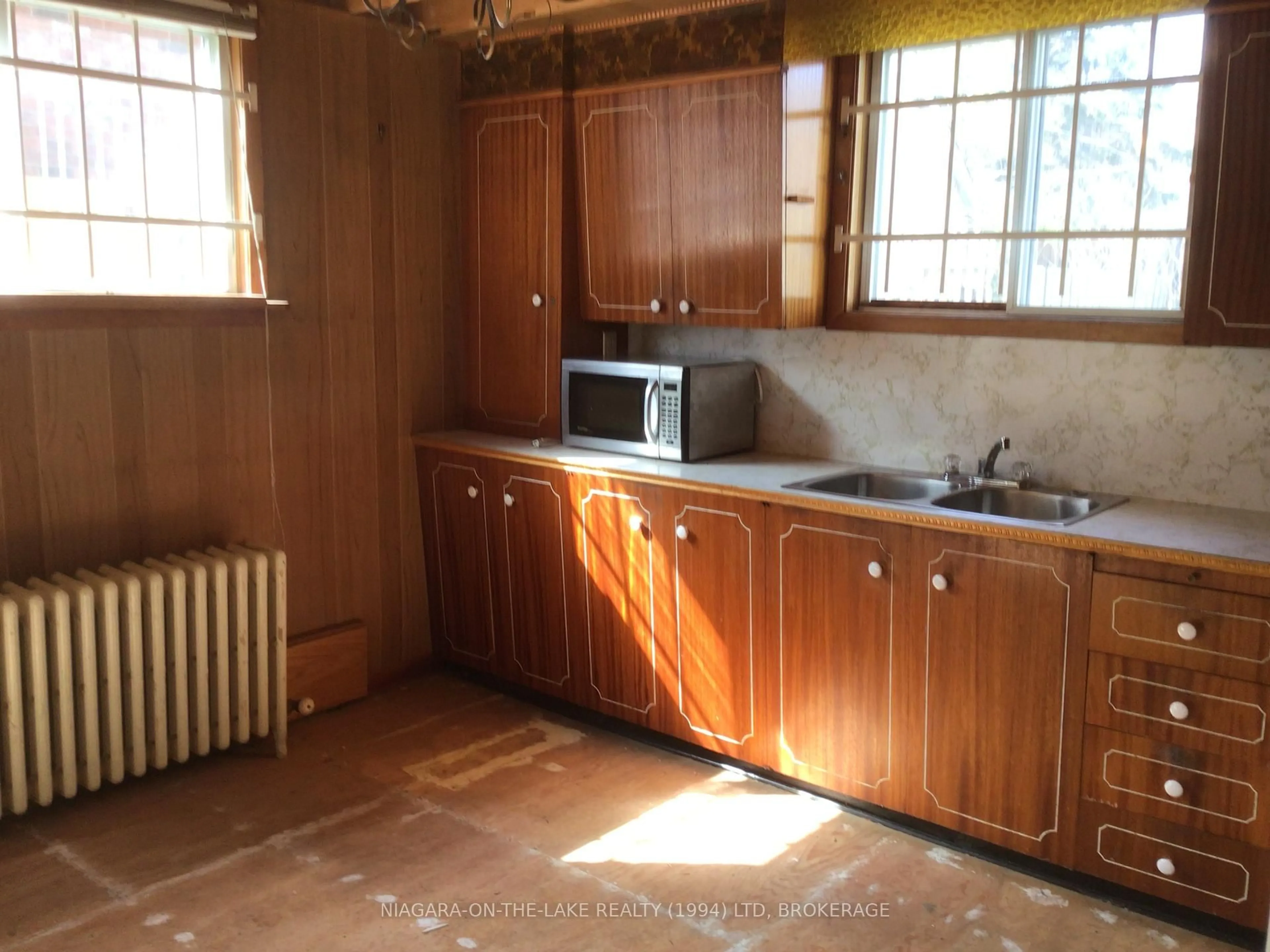Standard kitchen, unknown for 396 Wellington St, Port Colborne Ontario L3K 2K6