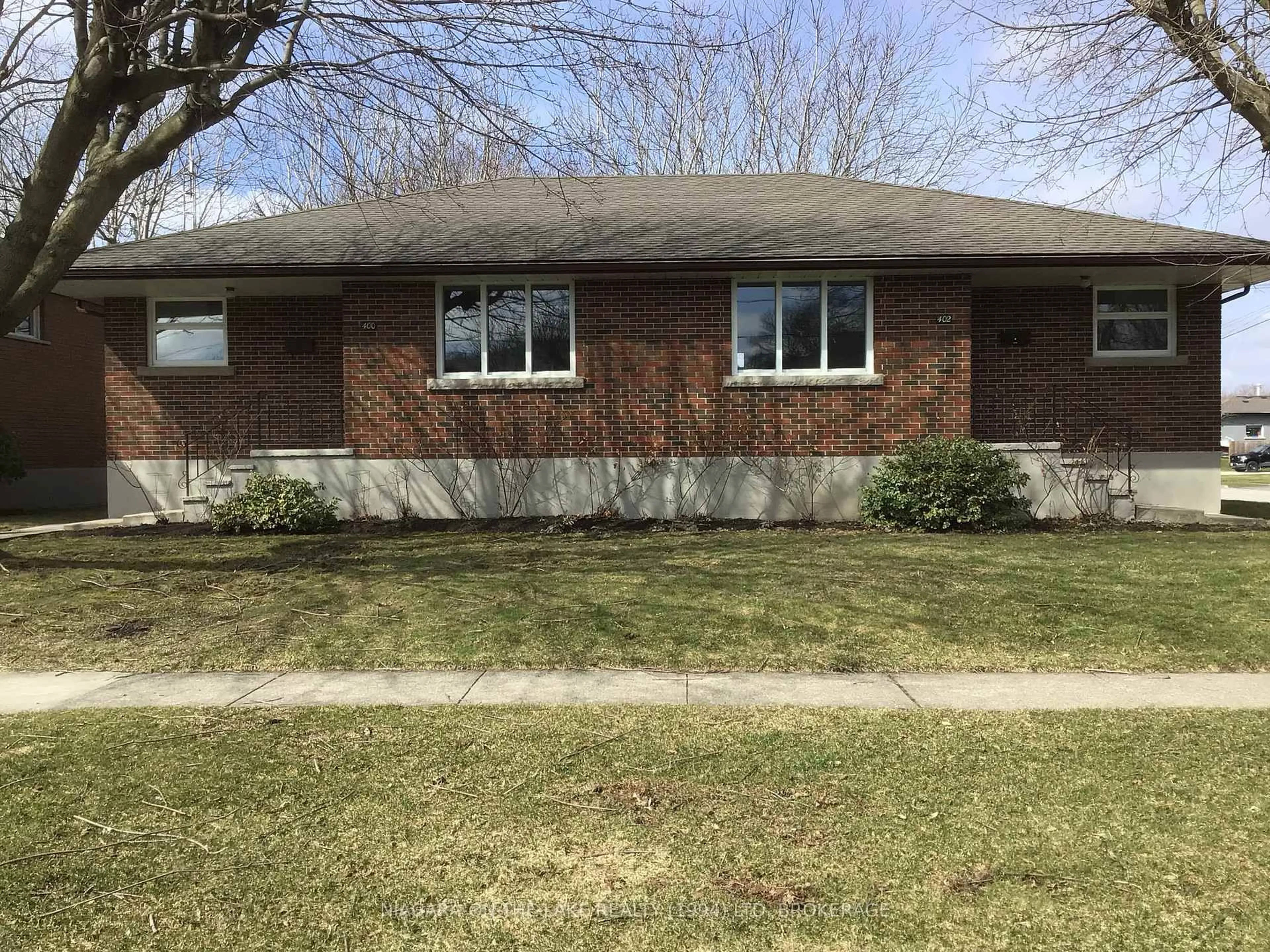 Home with brick exterior material, street for 400 Wellington St, Port Colborne Ontario L3K 2K6