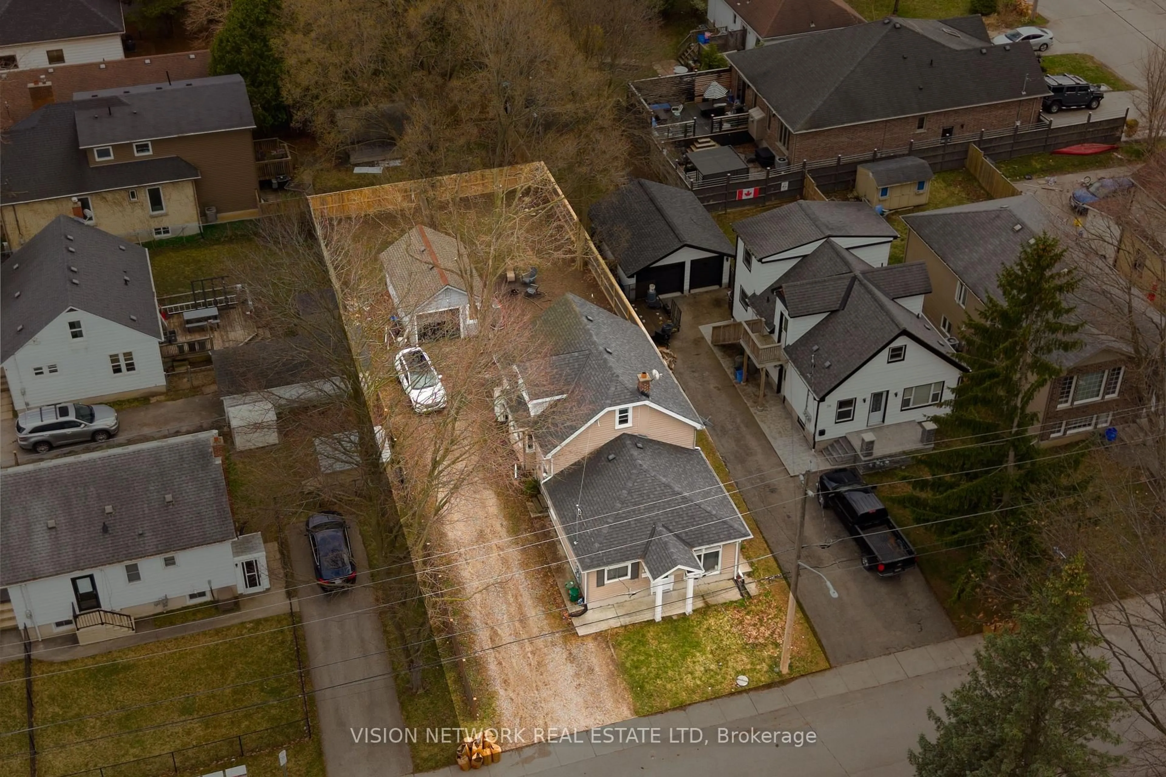 A pic from outside/outdoor area/front of a property/back of a property/a pic from drone, street for 208 Cambridge St, London North Ontario N6H 1N8