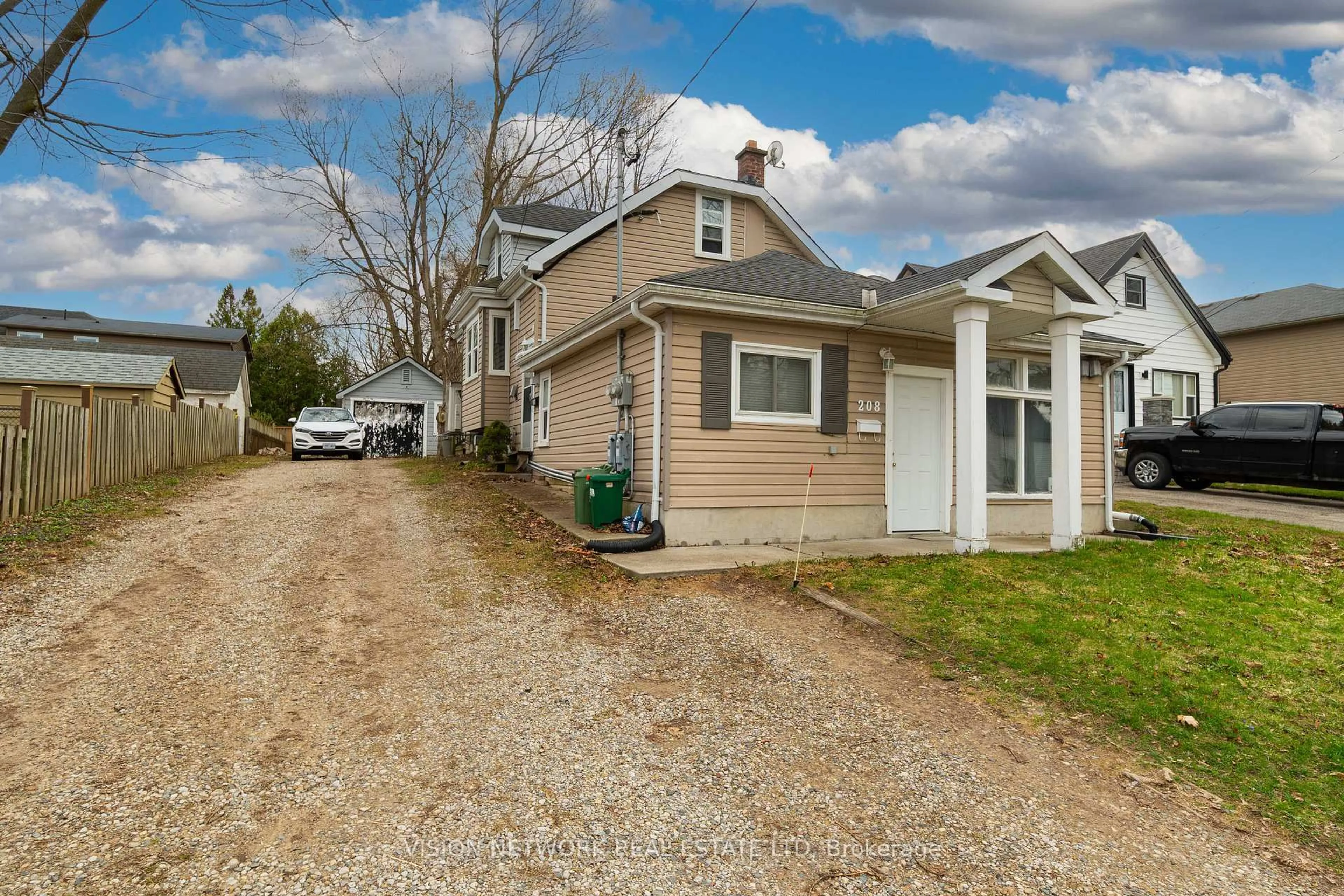 Unknown for 208 Cambridge St, London North Ontario N6H 1N8