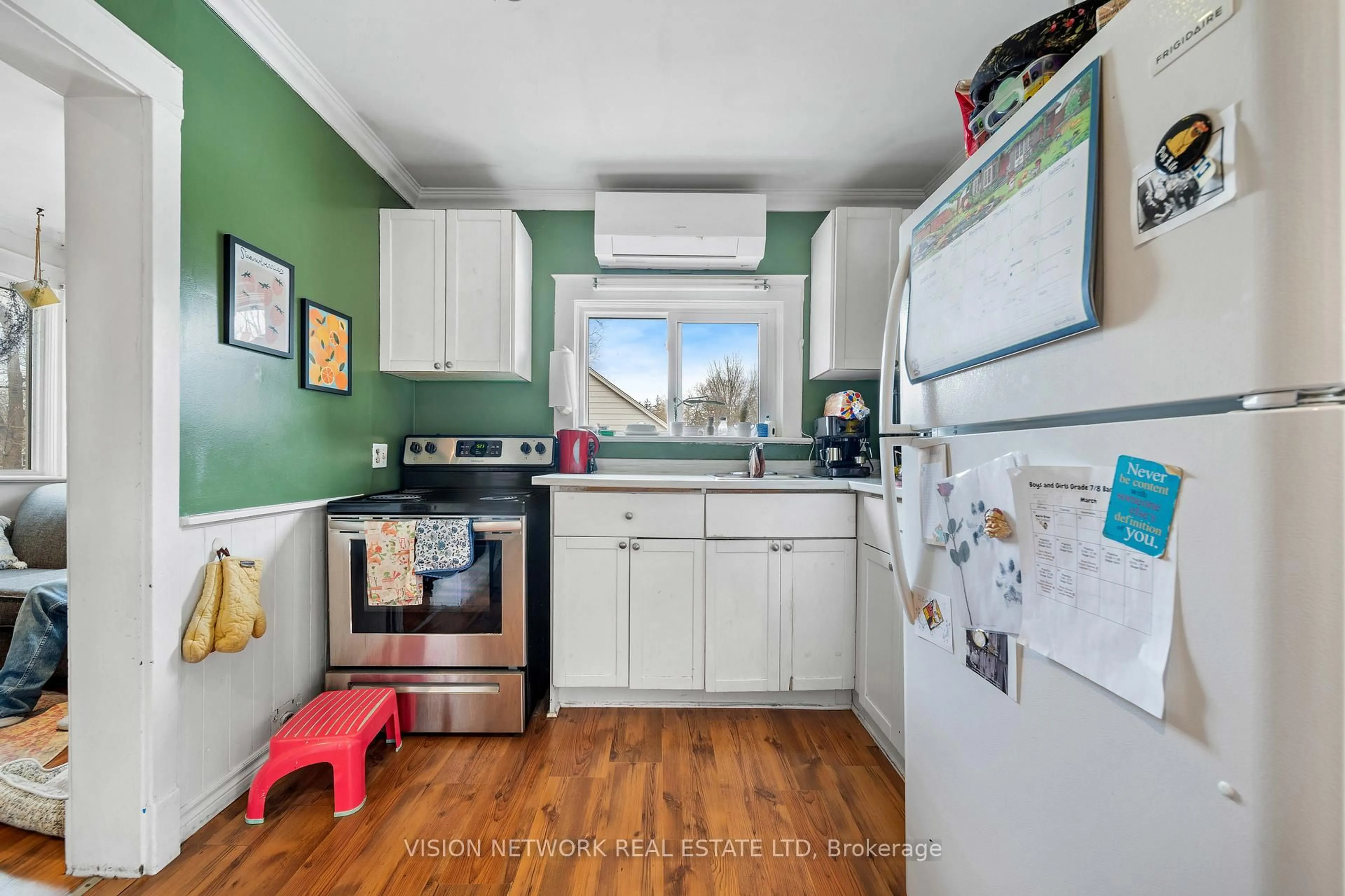 Standard kitchen, unknown for 208 Cambridge St, London North Ontario N6H 1N8