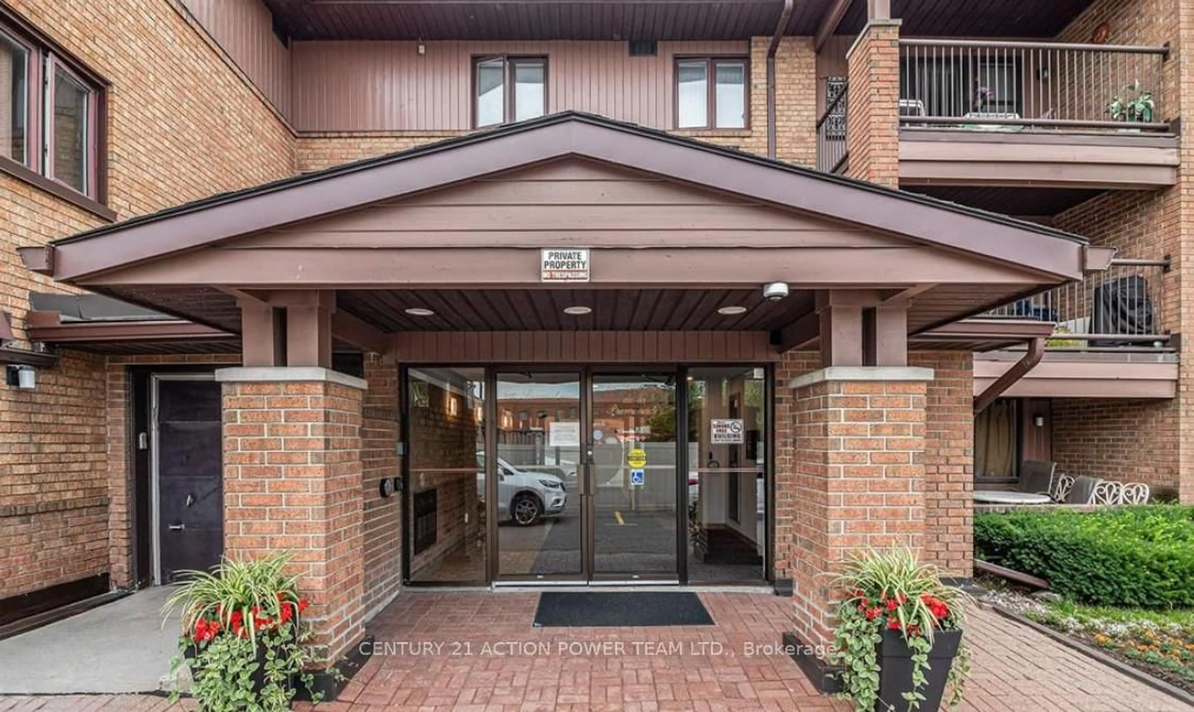 Indoor foyer for 316 Savard Ave #110, Ottawa Ontario K1L 7S2
