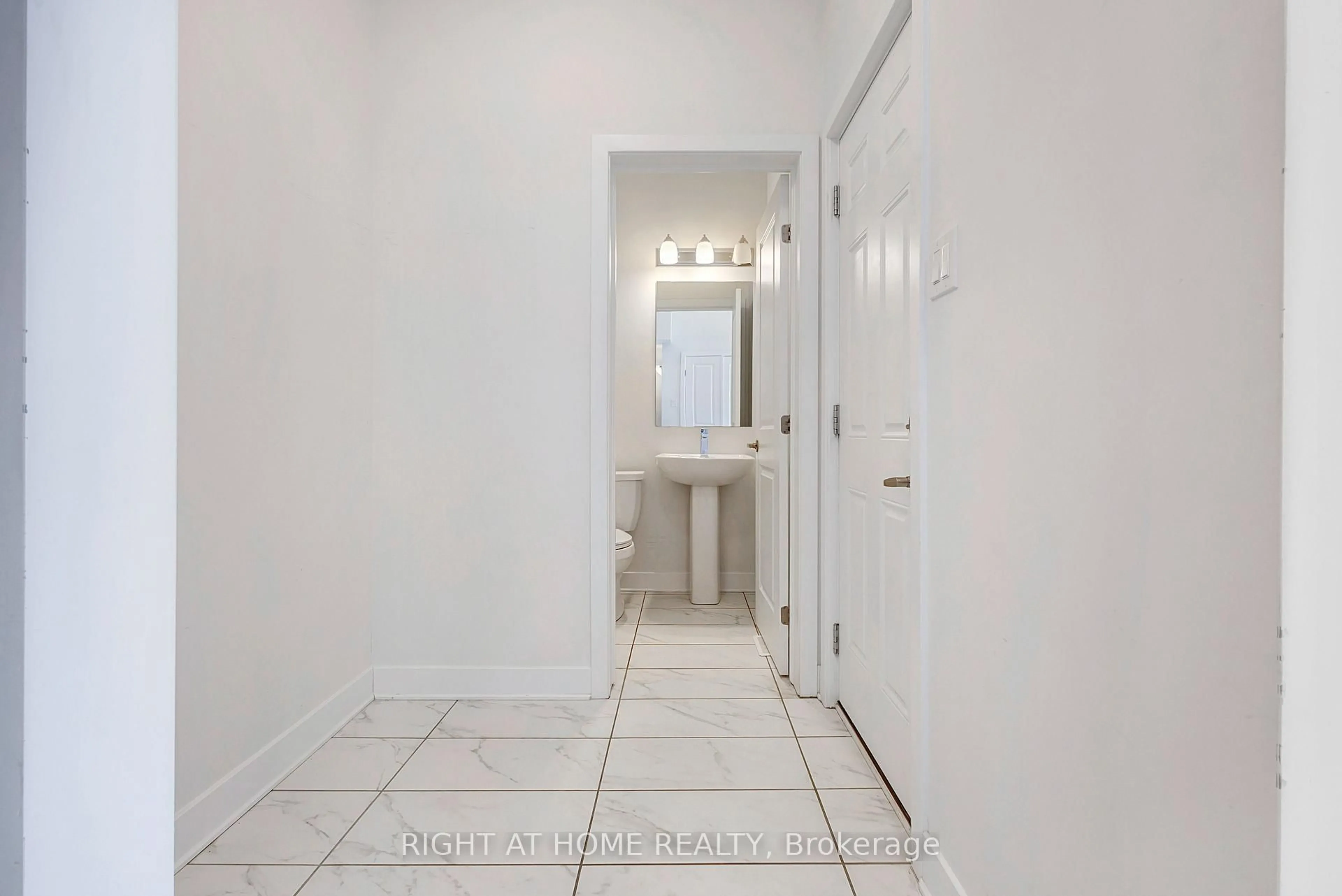 Indoor entryway for 500 Triangle St, Ottawa Ontario K2V 0M8