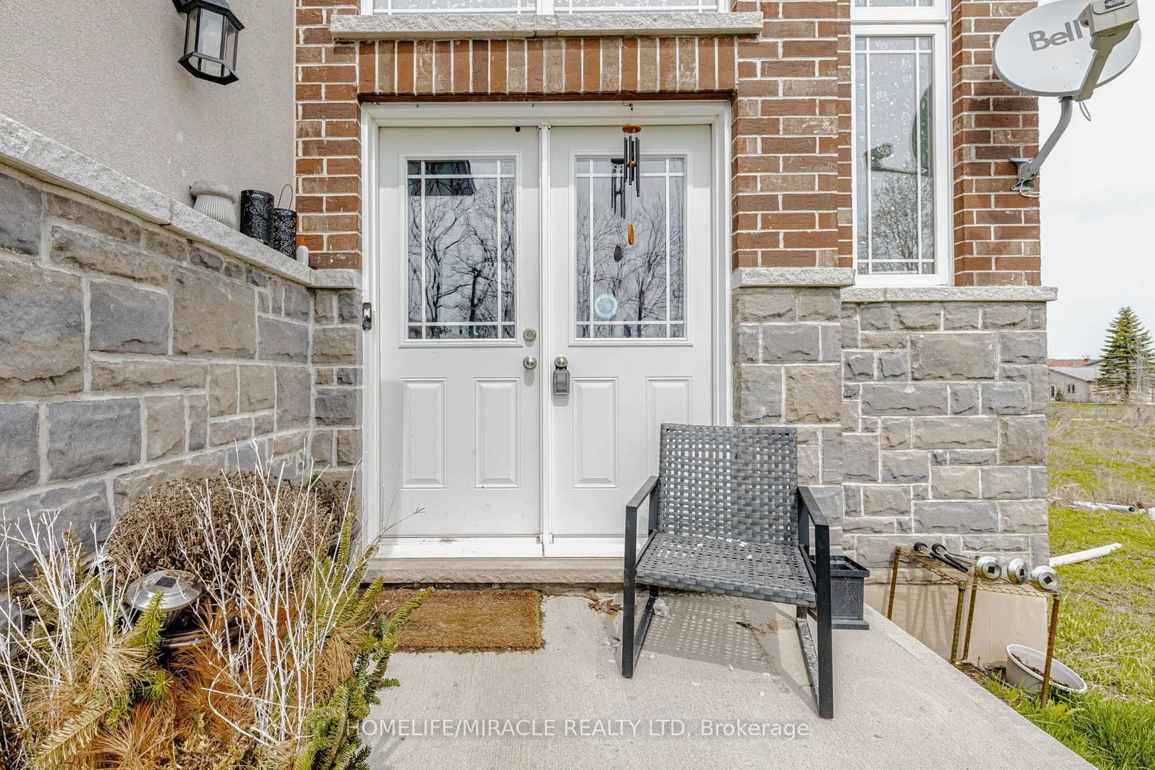 Indoor entryway for 6 Hill St, Haldimand Ontario N0A 1E0