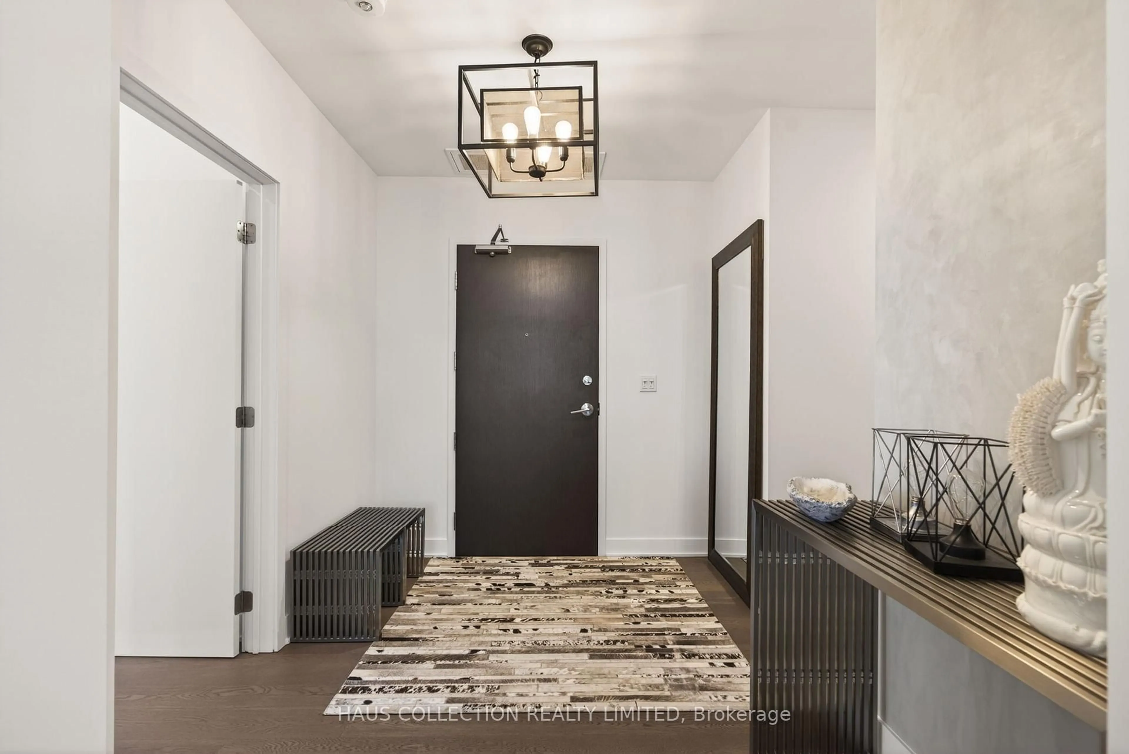 Indoor entryway for 20 Daly Ave #PH2302, Ottawa Ontario K1N 0C6