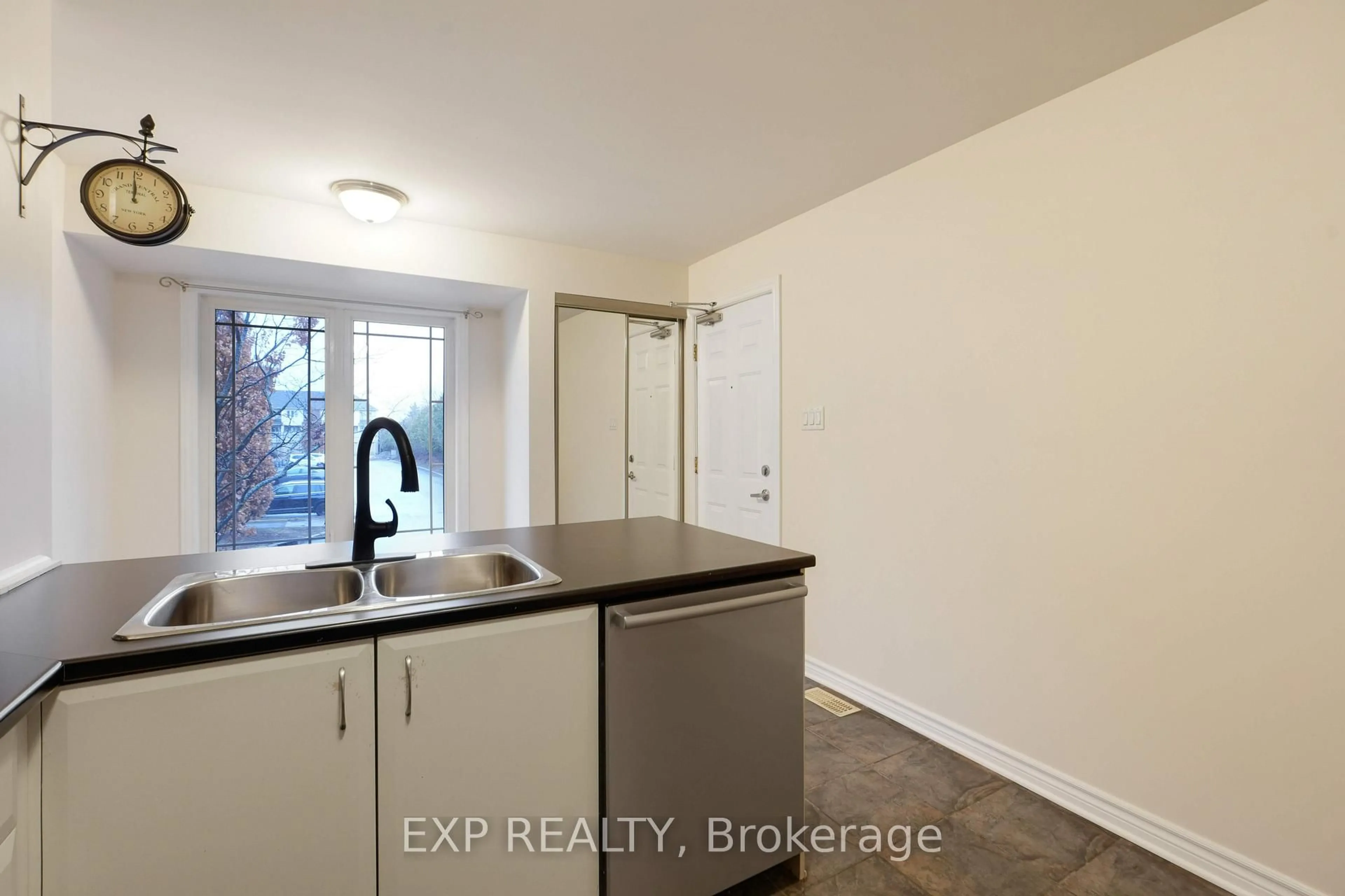 Unknown for 201 Paseo Private #201, Ottawa Ontario K2G 4N5