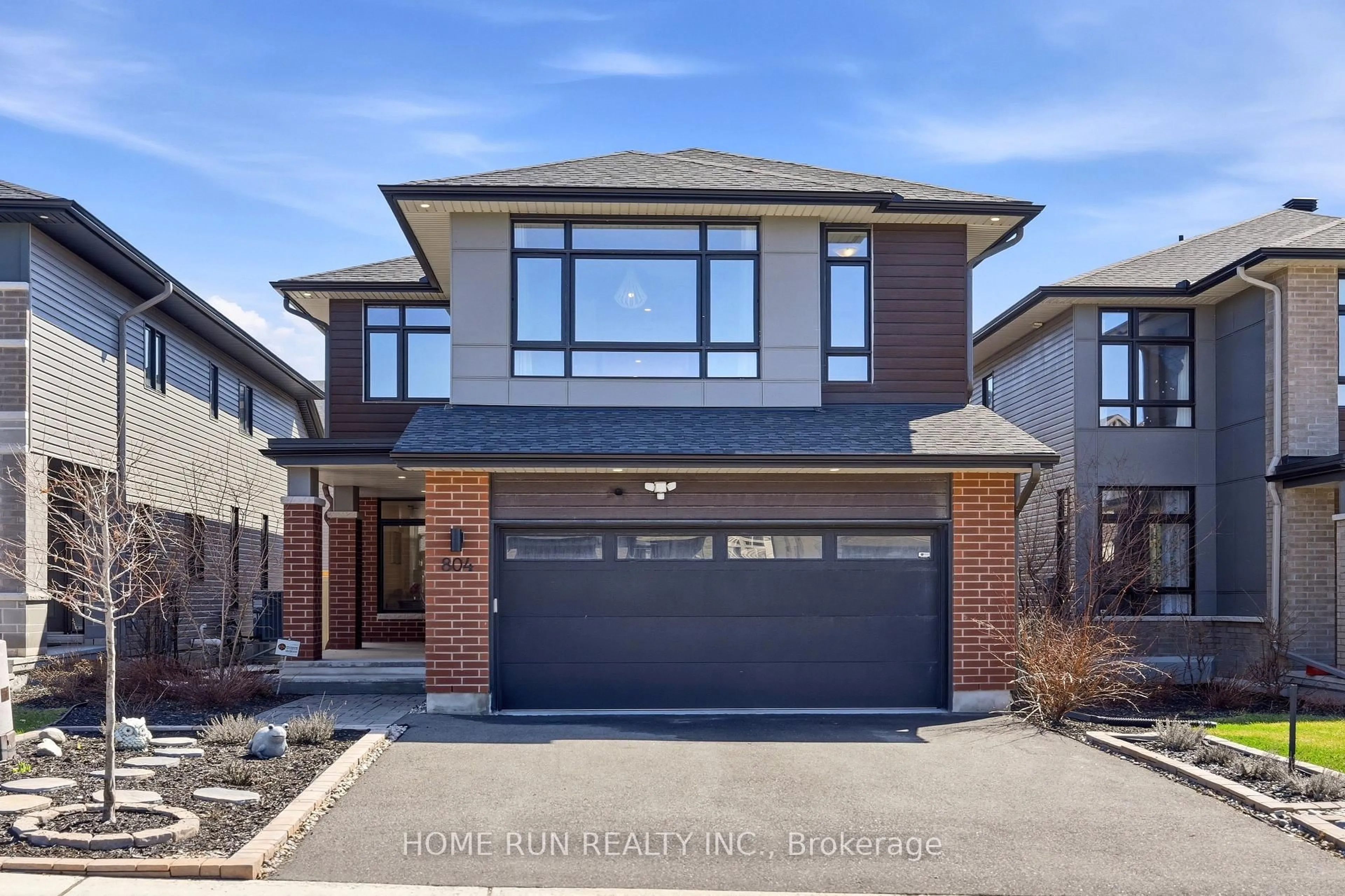 Home with brick exterior material, street for 804 Atrium Rdge, Ottawa Ontario K4M 0J7