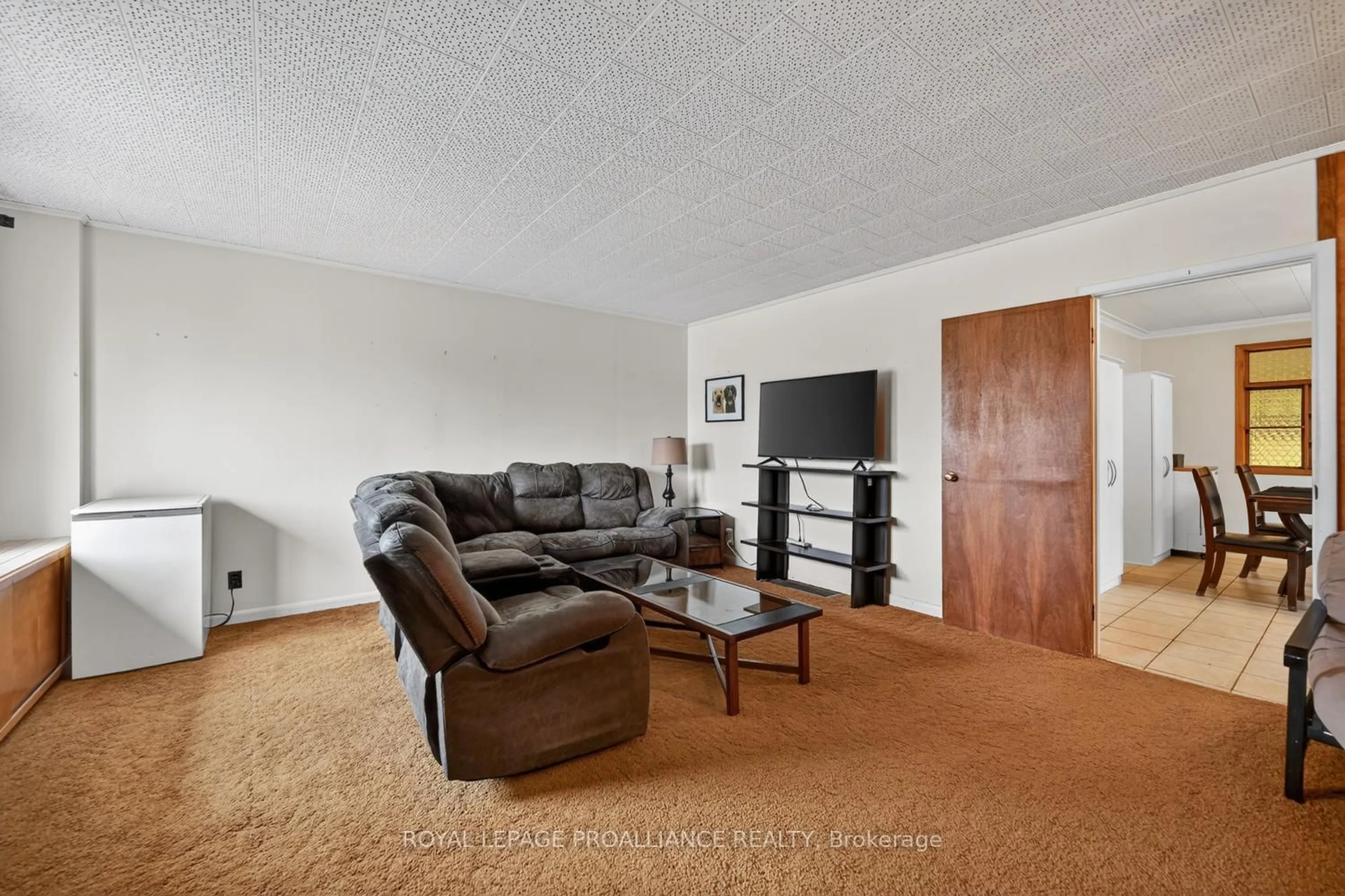 Living room with furniture, unknown for 4072 County Road 29 Rd, Elizabethtown-Kitley Ontario K6V 5T4