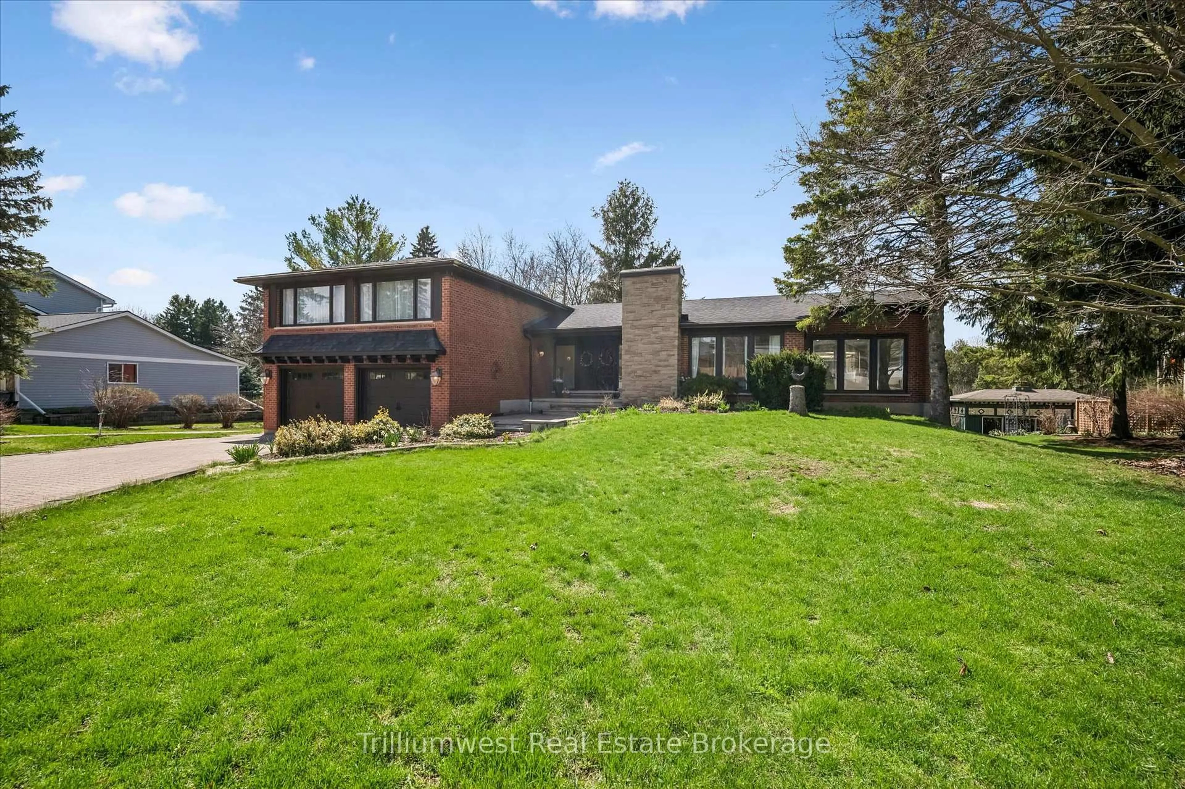 A pic from outside/outdoor area/front of a property/back of a property/a pic from drone, unknown for 1512 Mannheim Rd, Wilmot Ontario N0B 2H0