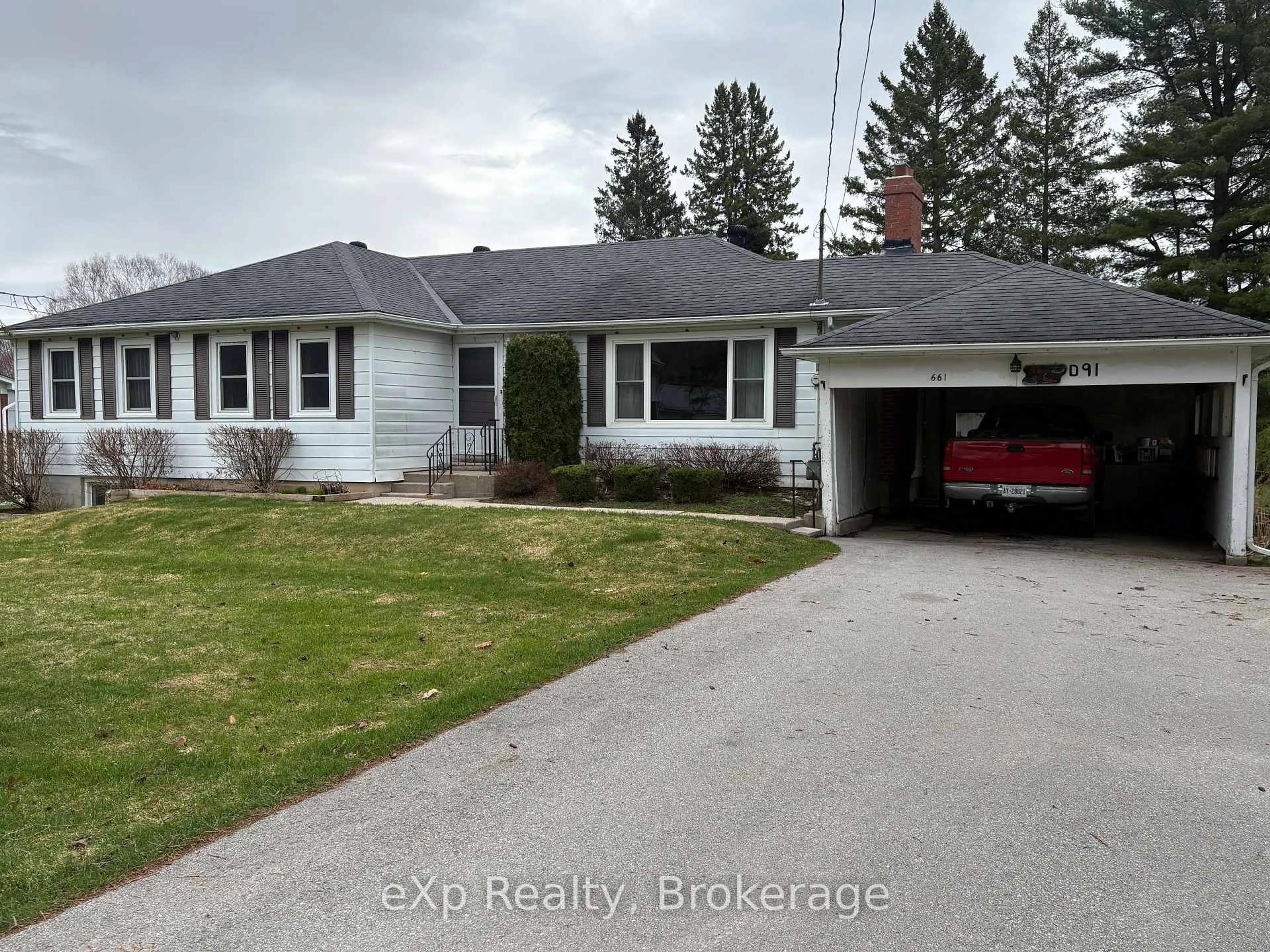 A pic from outside/outdoor area/front of a property/back of a property/a pic from drone, street for 661 2nd Ave, Georgian Bluffs Ontario N4K 5T2