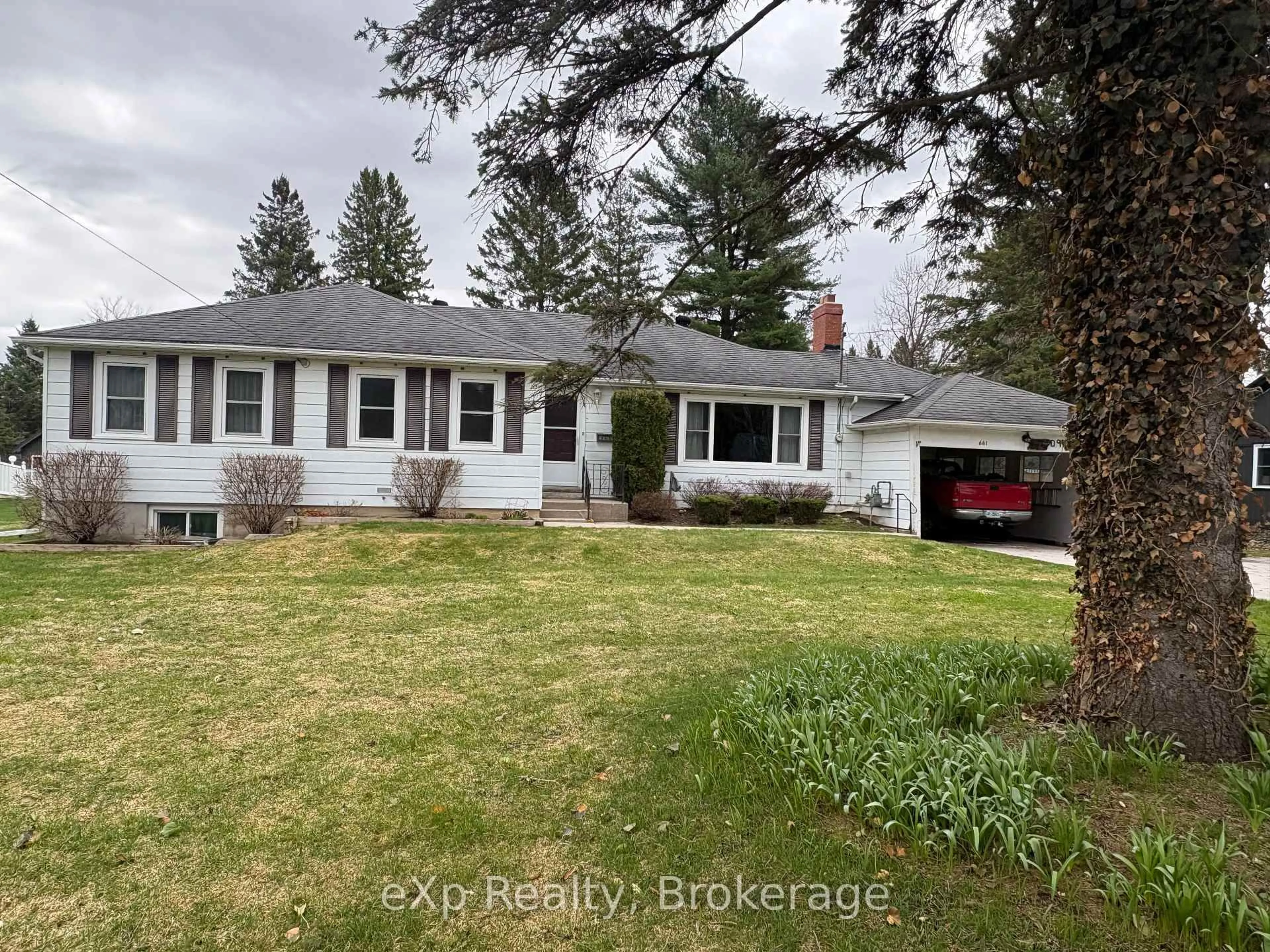 A pic from outside/outdoor area/front of a property/back of a property/a pic from drone, street for 661 2nd Ave, Georgian Bluffs Ontario N4K 5T2