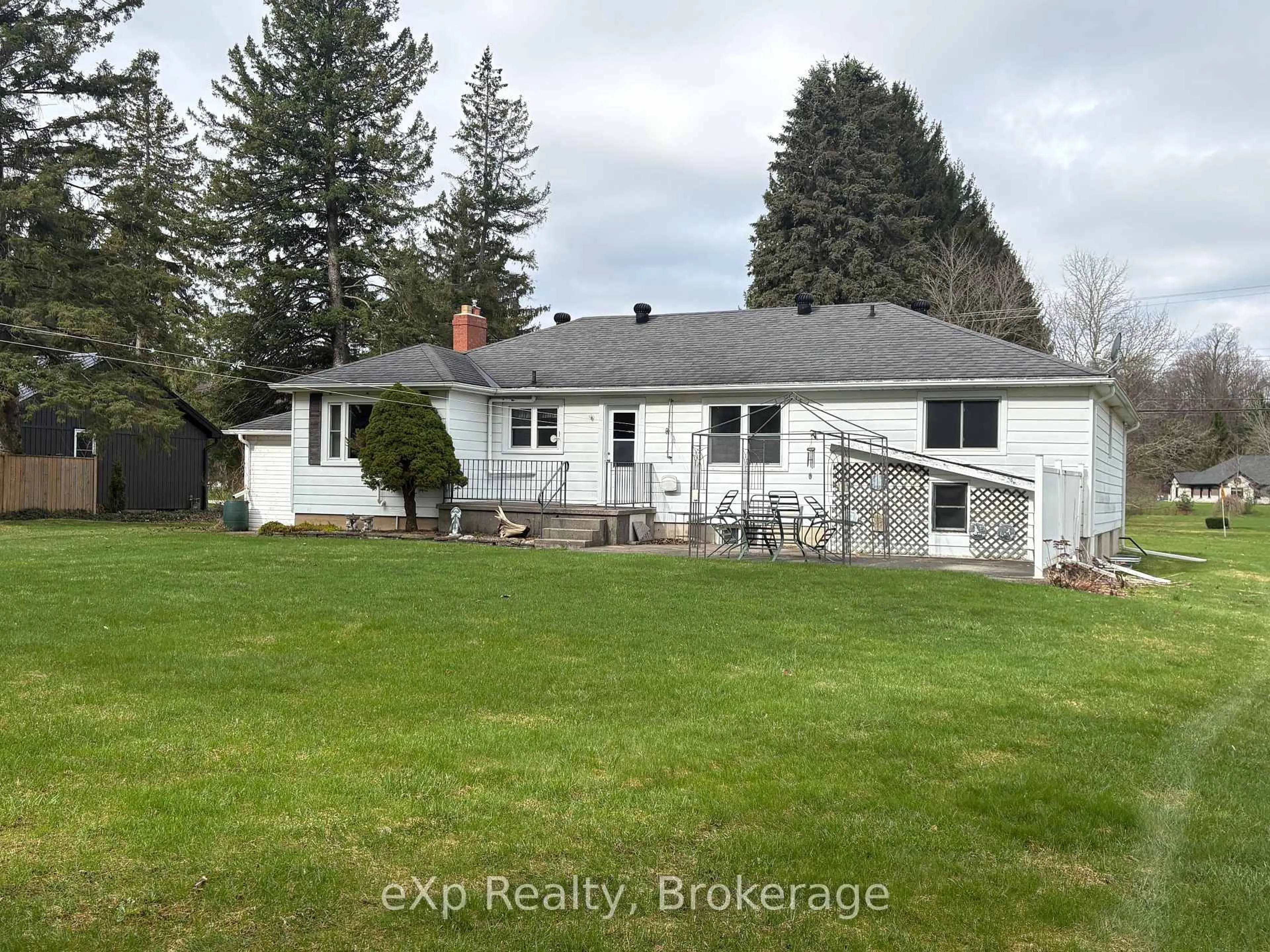 A pic from outside/outdoor area/front of a property/back of a property/a pic from drone, water/lake/river/ocean view for 661 2nd Ave, Georgian Bluffs Ontario N4K 5T2