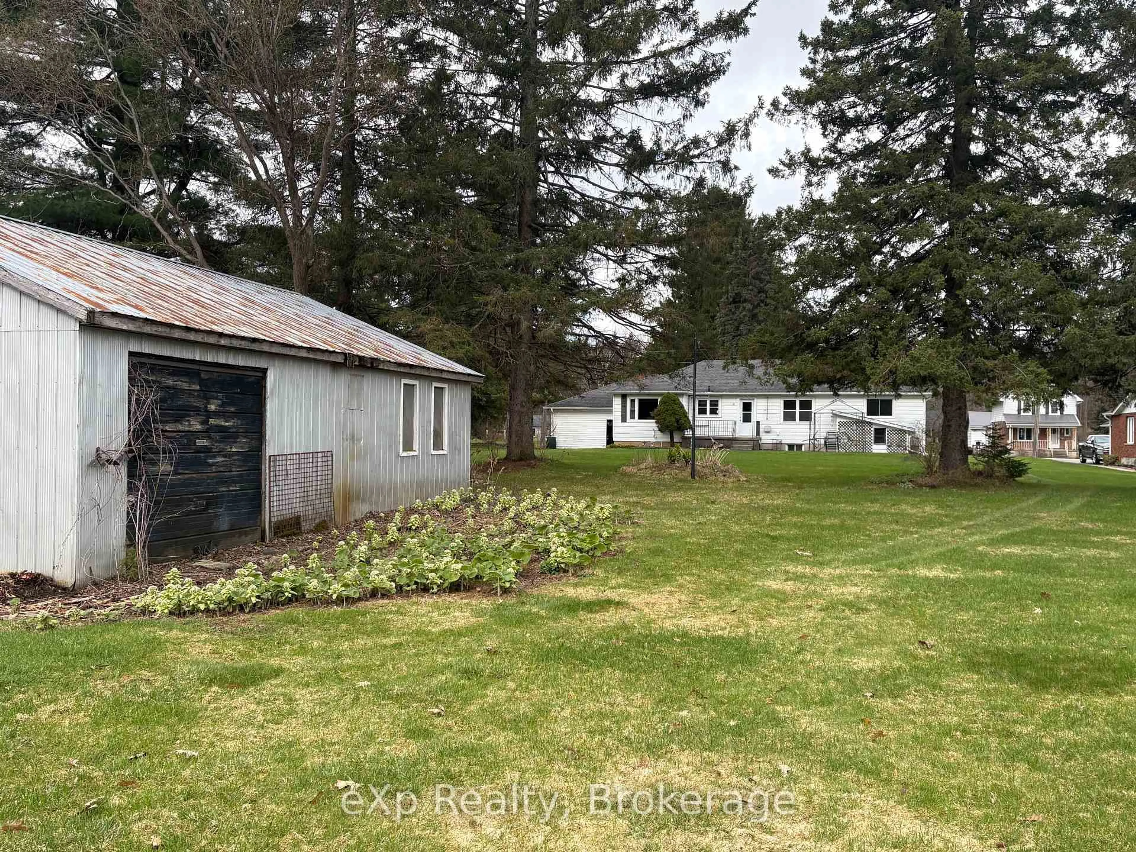 A pic from outside/outdoor area/front of a property/back of a property/a pic from drone, unknown for 661 2nd Ave, Georgian Bluffs Ontario N4K 5T2