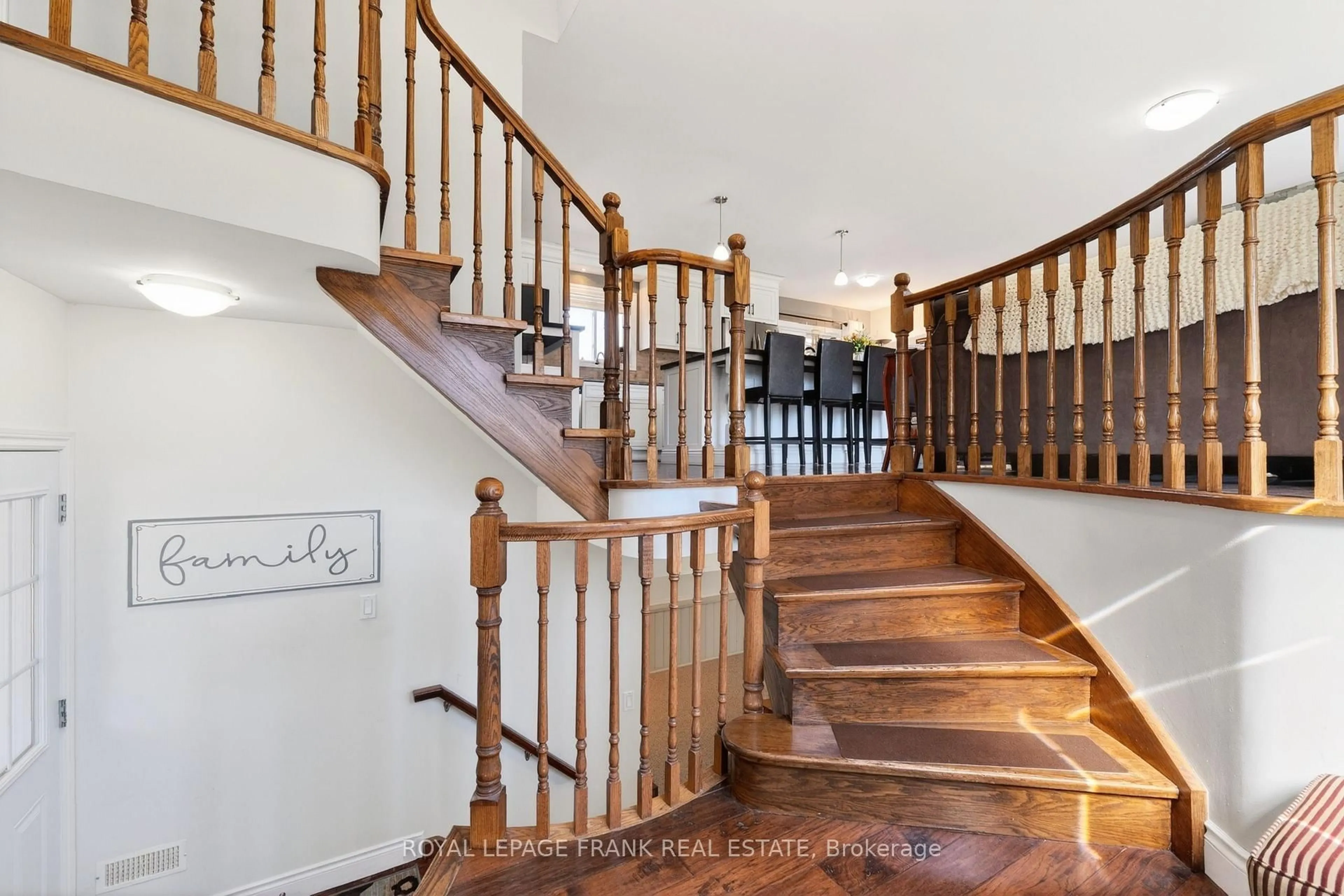 Indoor foyer for 114 West St, Kawartha Lakes Ontario K0M 1A0