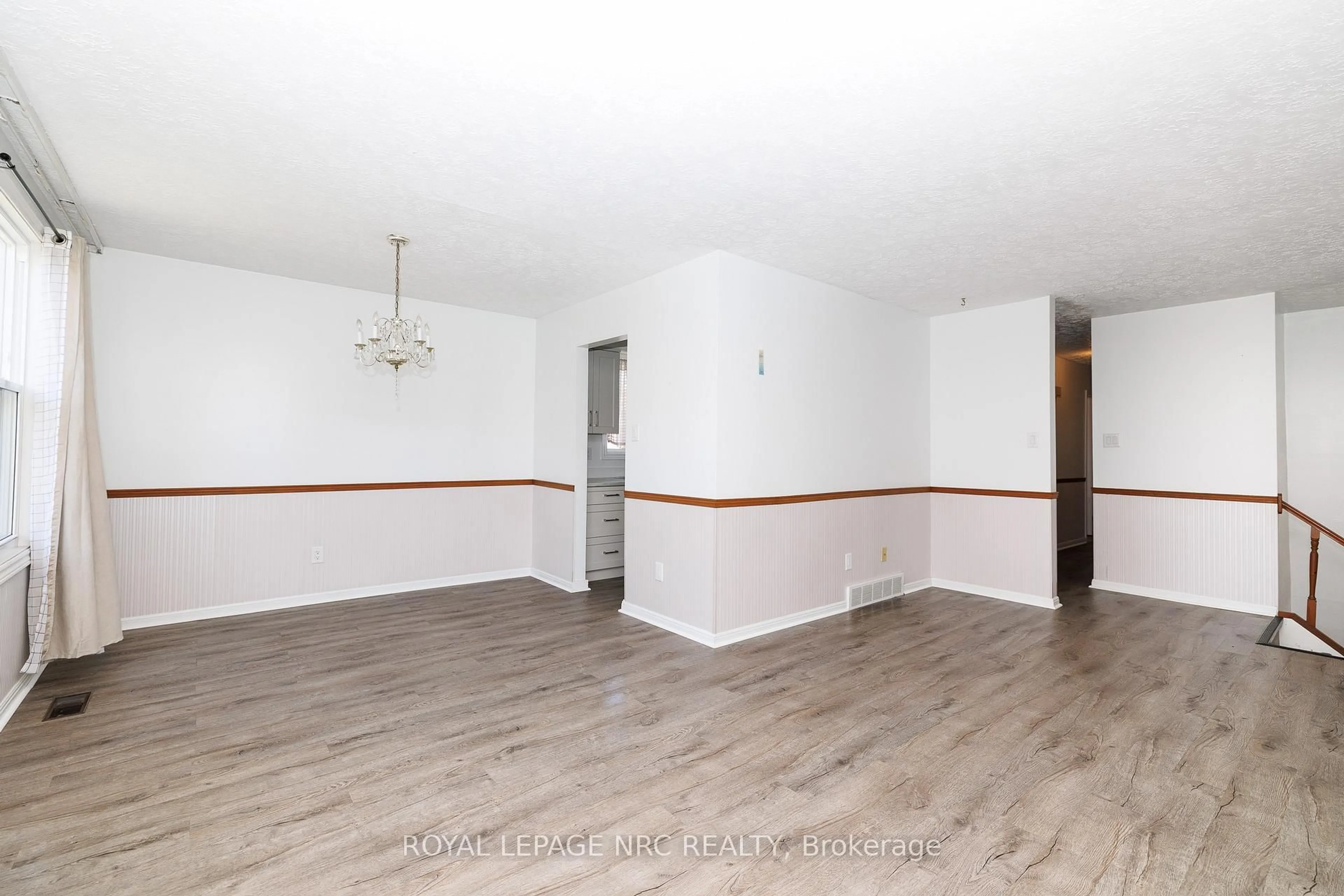 A pic of a room for 8 Kerwin Gate, St. Catharines Ontario L2N 4J8