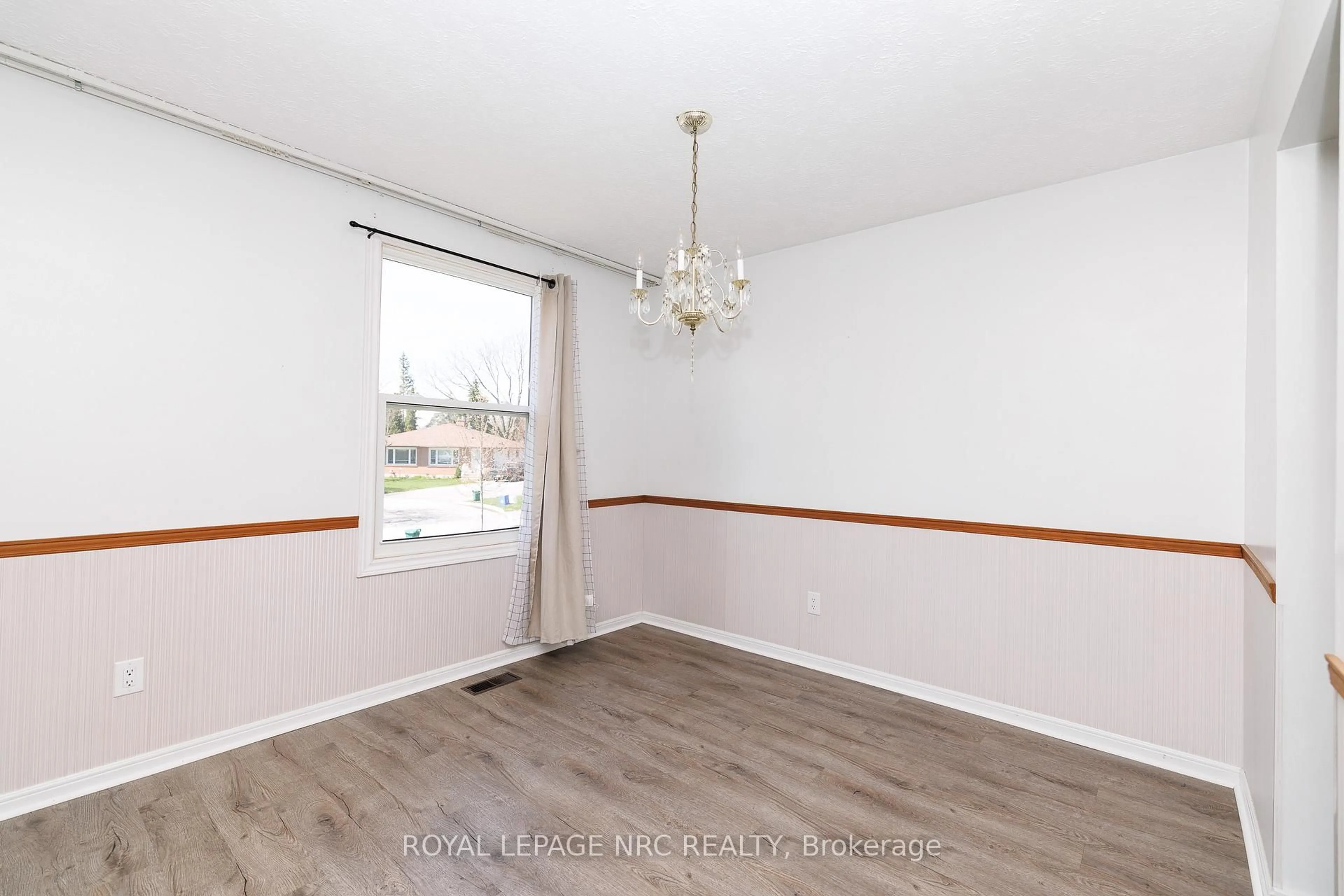 A pic of a room for 8 Kerwin Gate, St. Catharines Ontario L2N 4J8
