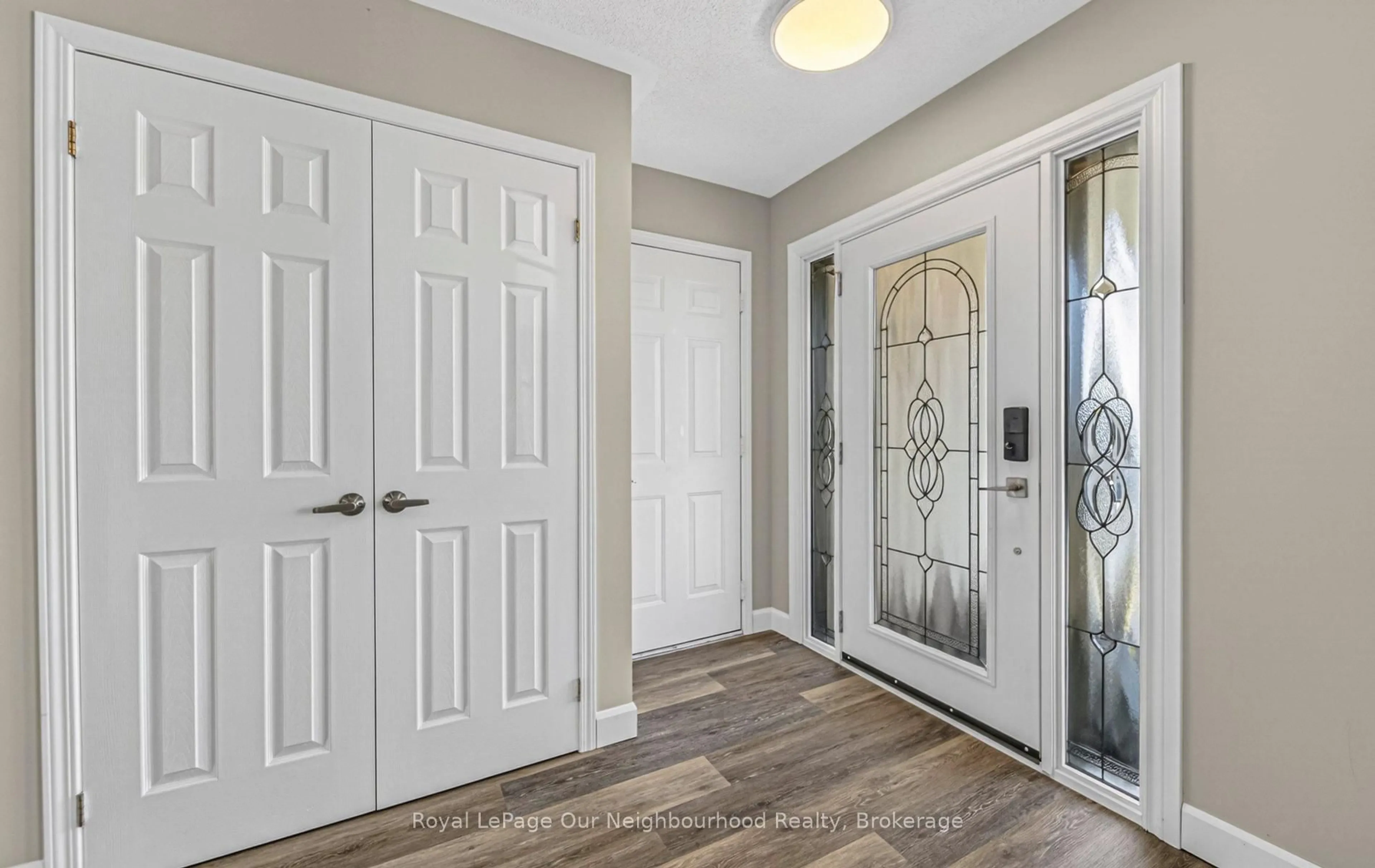 Indoor entryway for 28 Jarvis Dr, Port Hope Ontario L1A 4J8