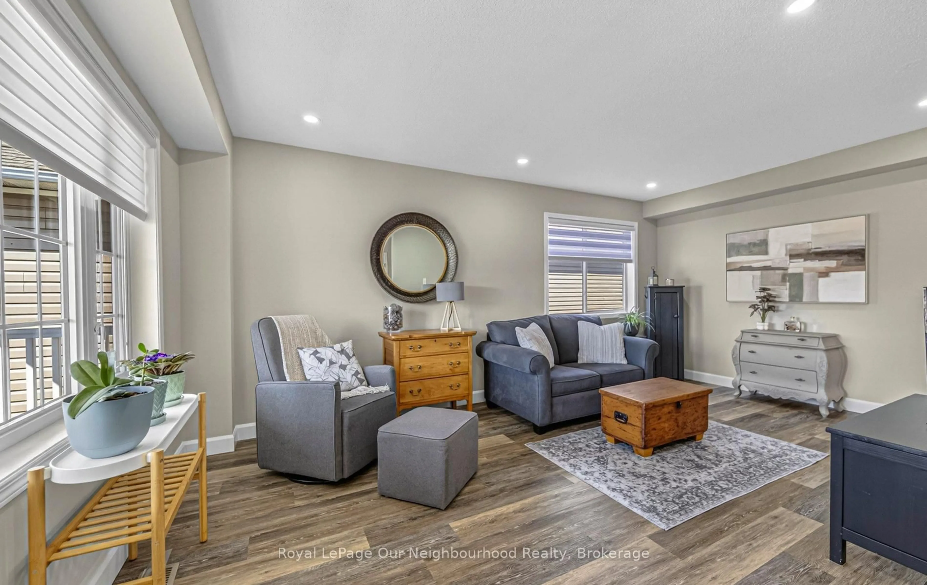 Living room with furniture, unknown for 28 Jarvis Dr, Port Hope Ontario L1A 4J8