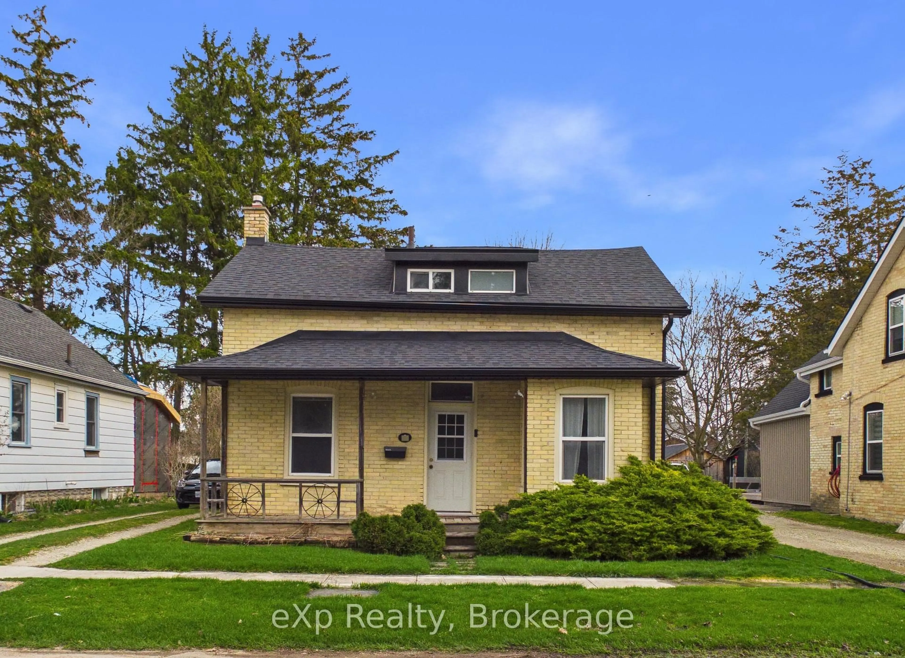 A pic from outside/outdoor area/front of a property/back of a property/a pic from drone, street for 6 Mary St, Brockton Ontario N0G 2V0