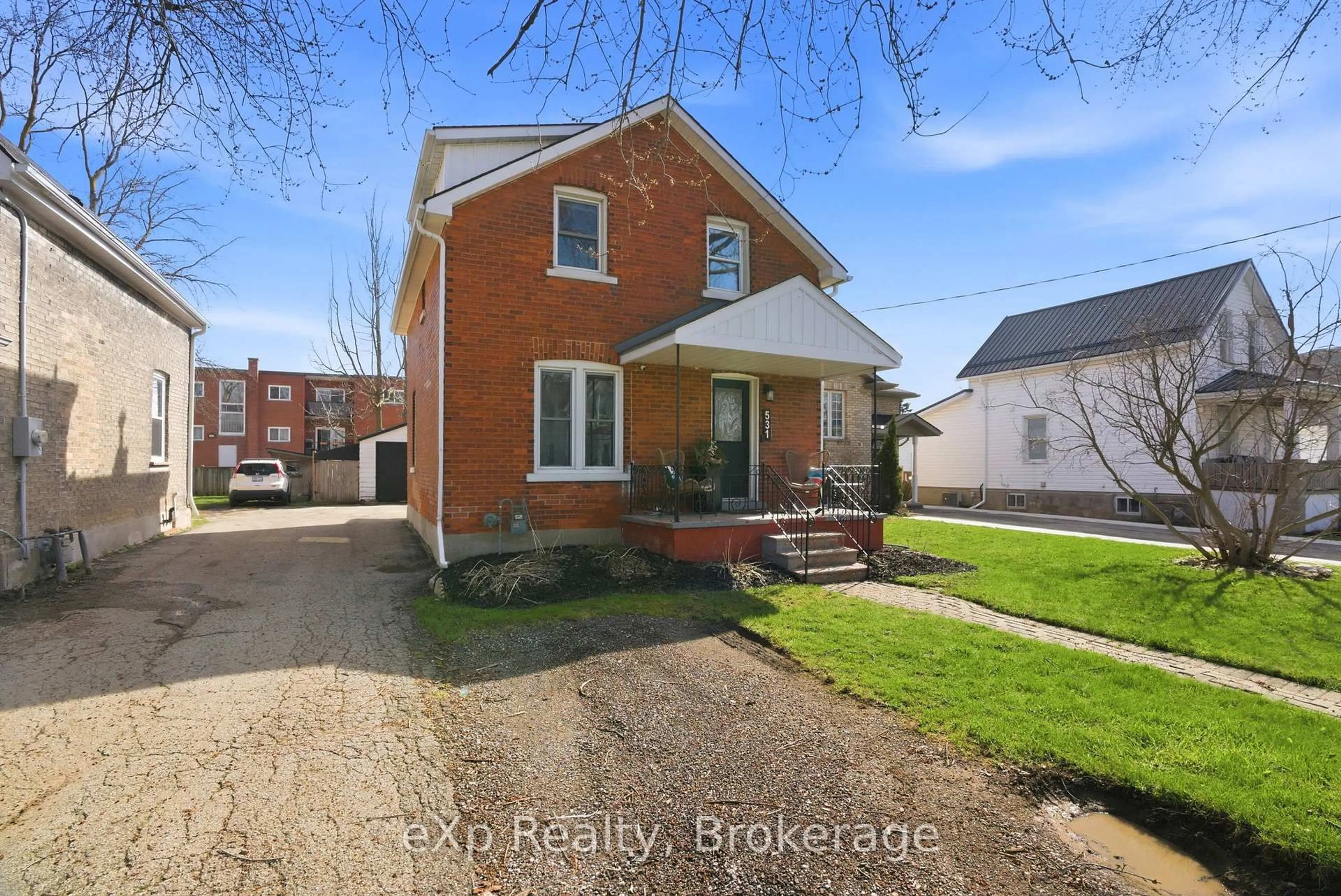 A pic from outside/outdoor area/front of a property/back of a property/a pic from drone, street for 531 Brunswick St, Stratford Ontario N5A 3N7