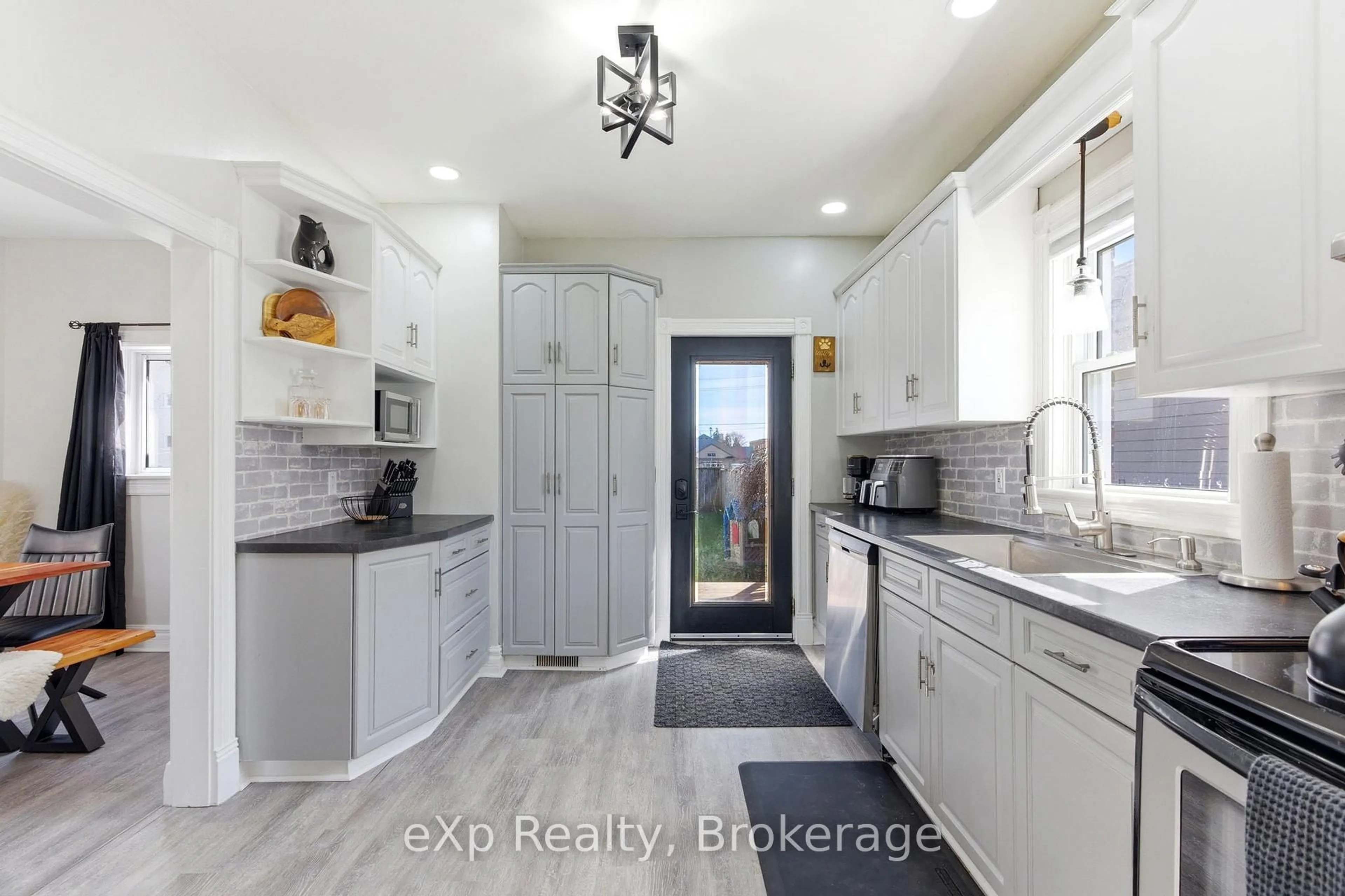 Unknown for 531 Brunswick St, Stratford Ontario N5A 3N7