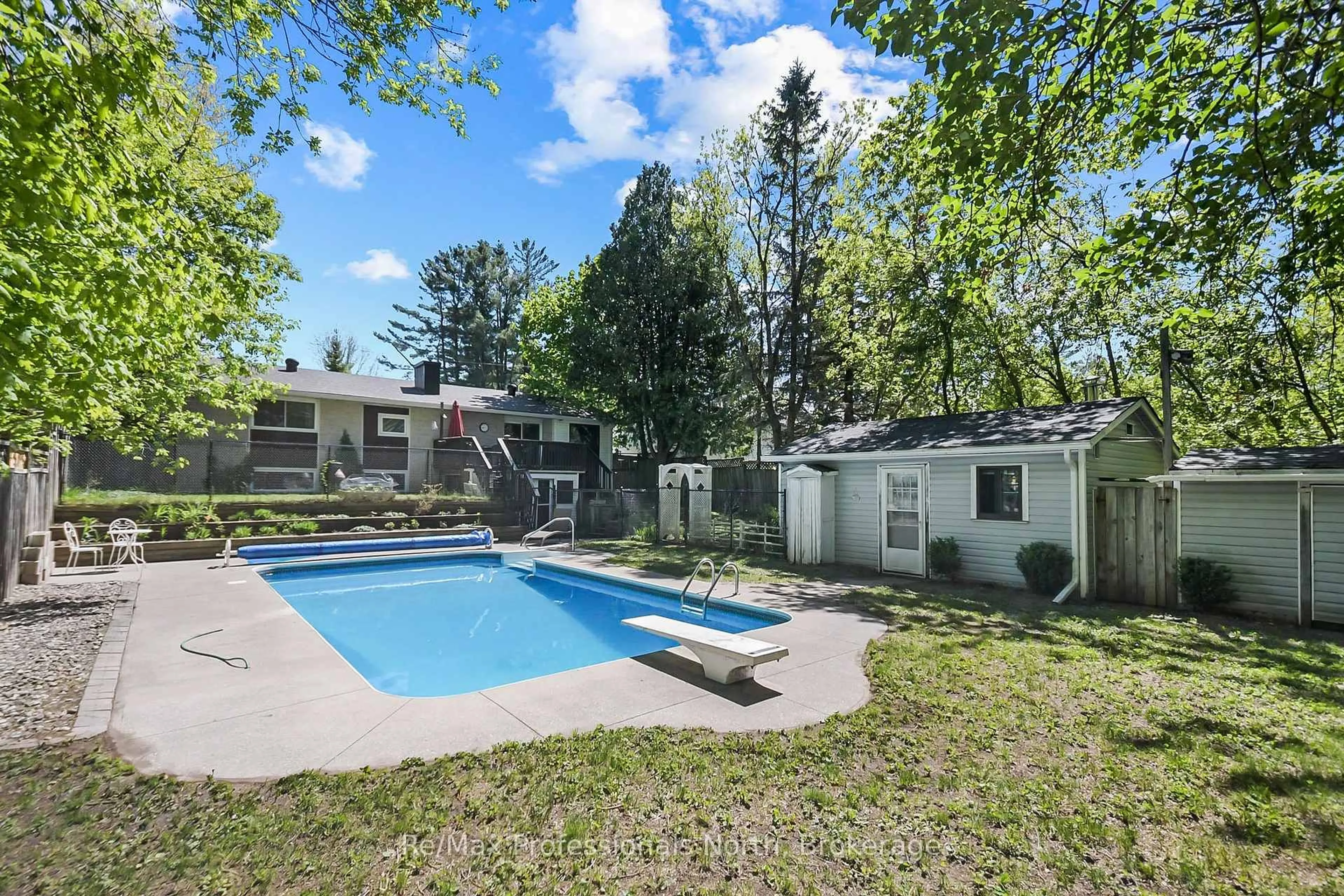 Pool for 110 FRASER St, Gravenhurst Ontario P1P 1C9
