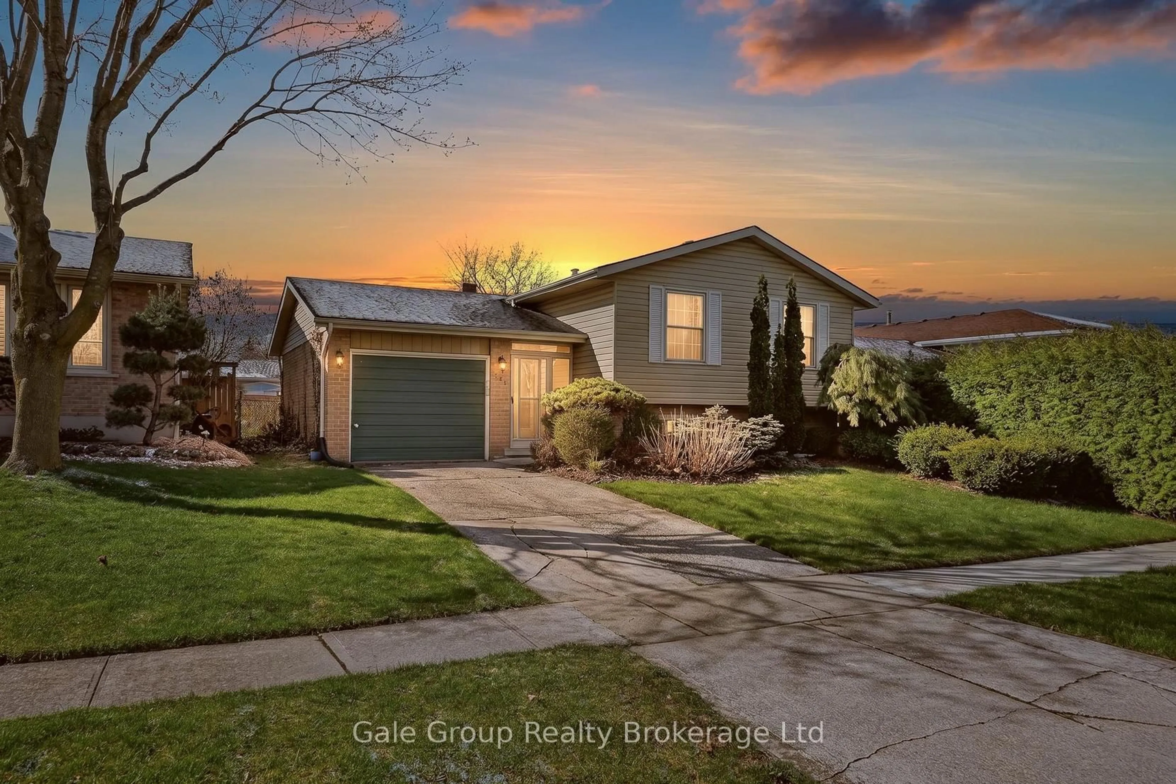 Home with vinyl exterior material, street for 111 Chippewa Ave, Woodstock Ontario N4T 1A1