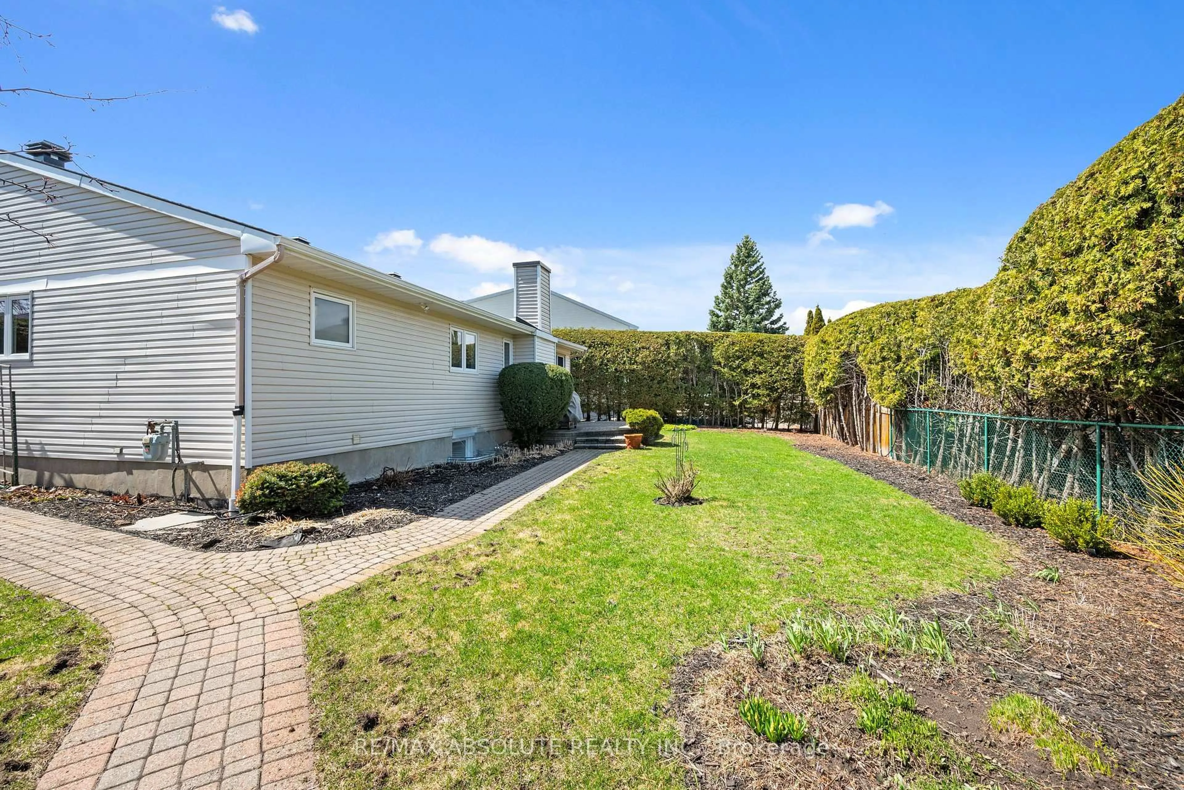 Patio, street for 28 Halley St, Barrhaven Ontario K2J 3W2