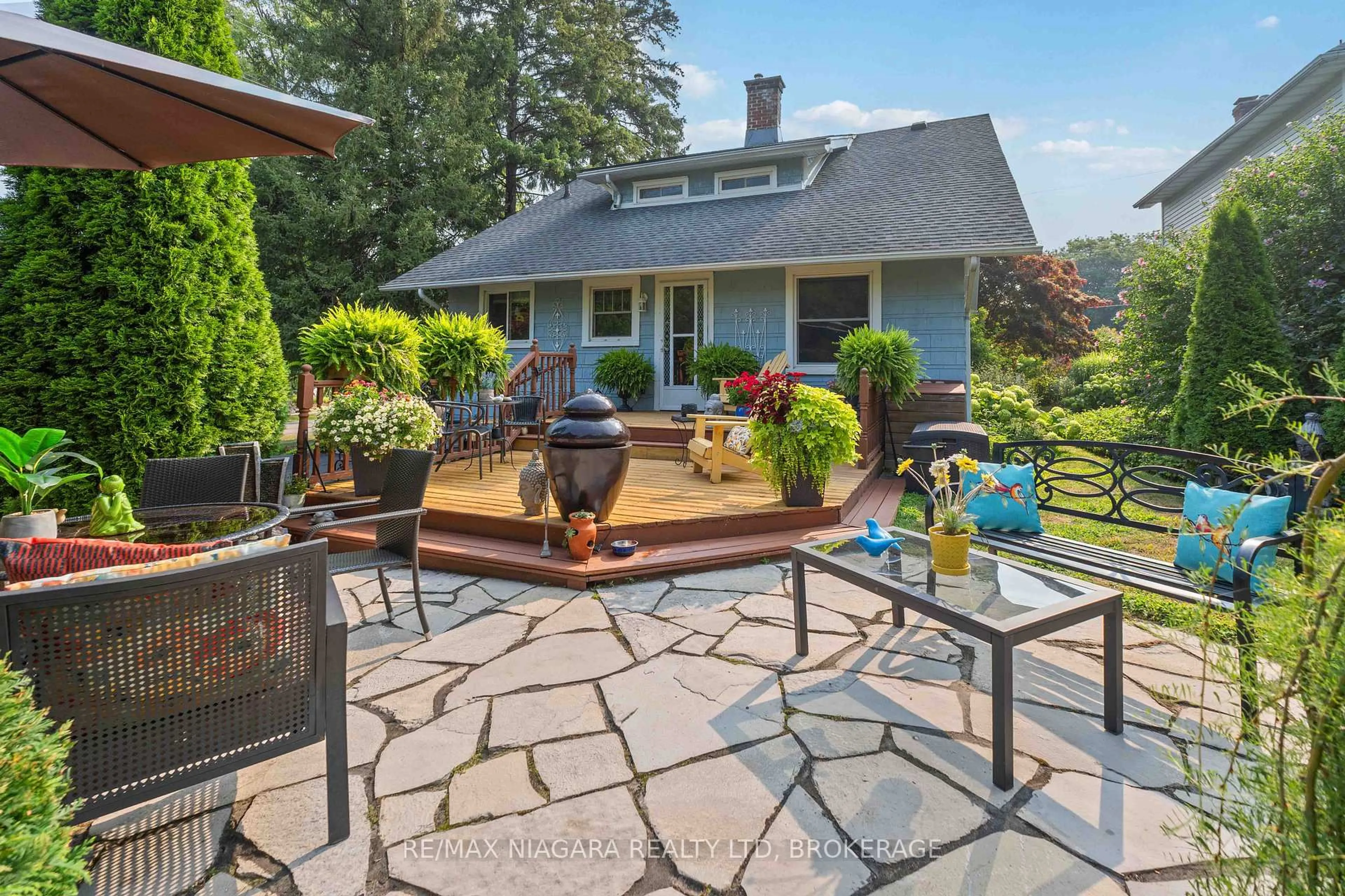 Patio, unknown for 5761 Prince Edward Ave, Niagara Falls Ontario L2G 5J4