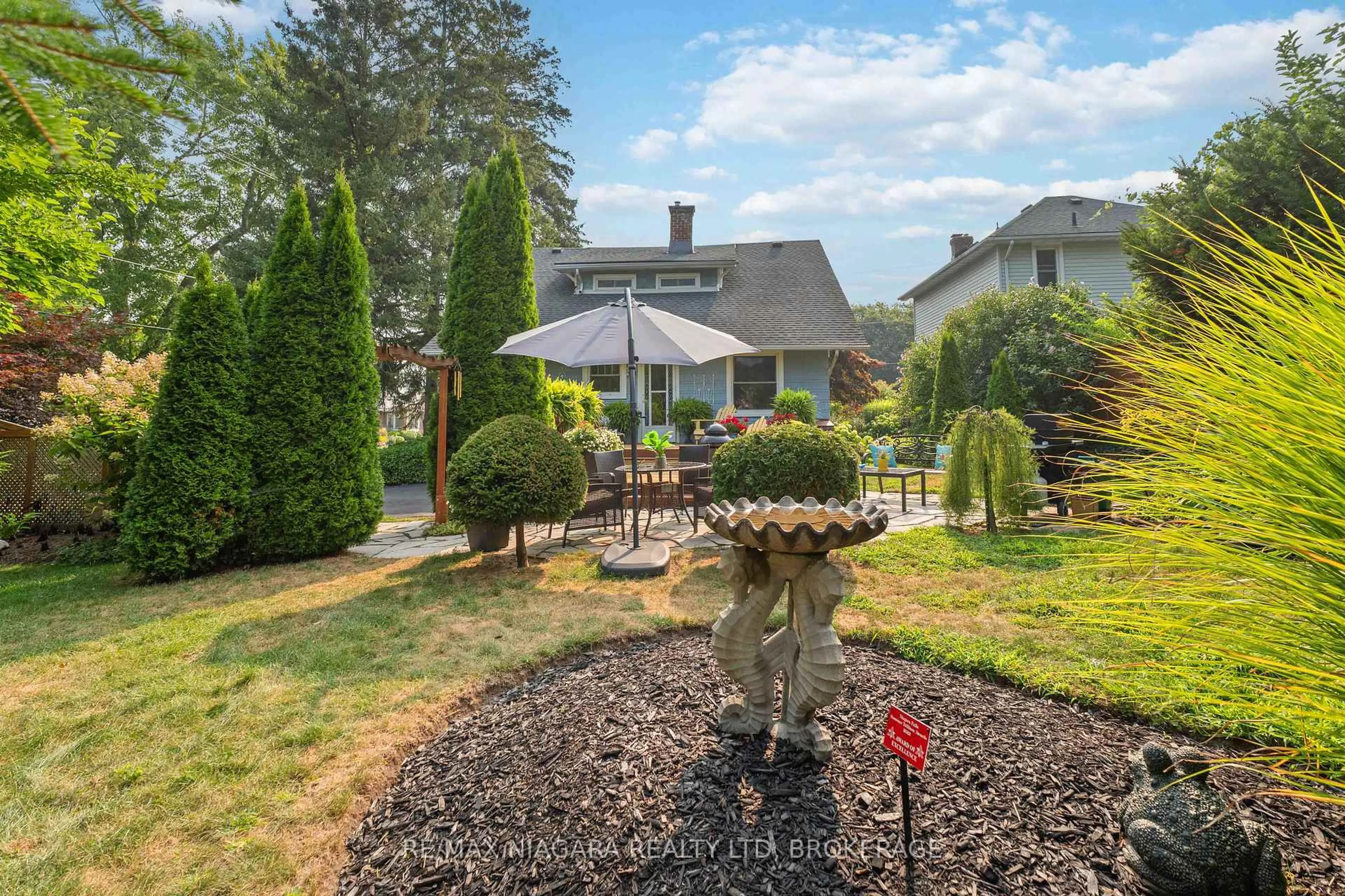 Patio, unknown for 5761 Prince Edward Ave, Niagara Falls Ontario L2G 5J4