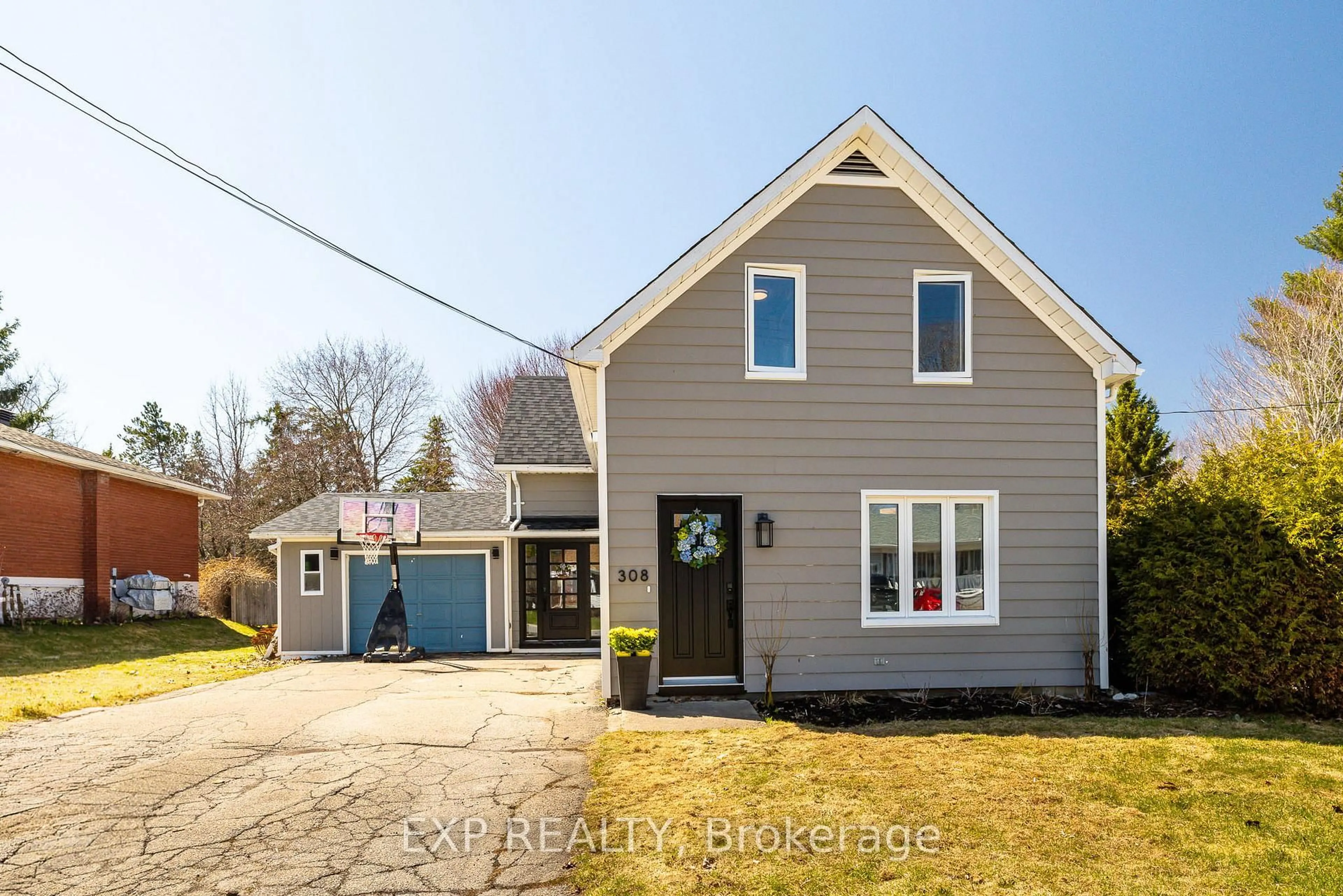 A pic from outside/outdoor area/front of a property/back of a property/a pic from drone, street for 308 St George St, Almonte Ontario K0A 1A0