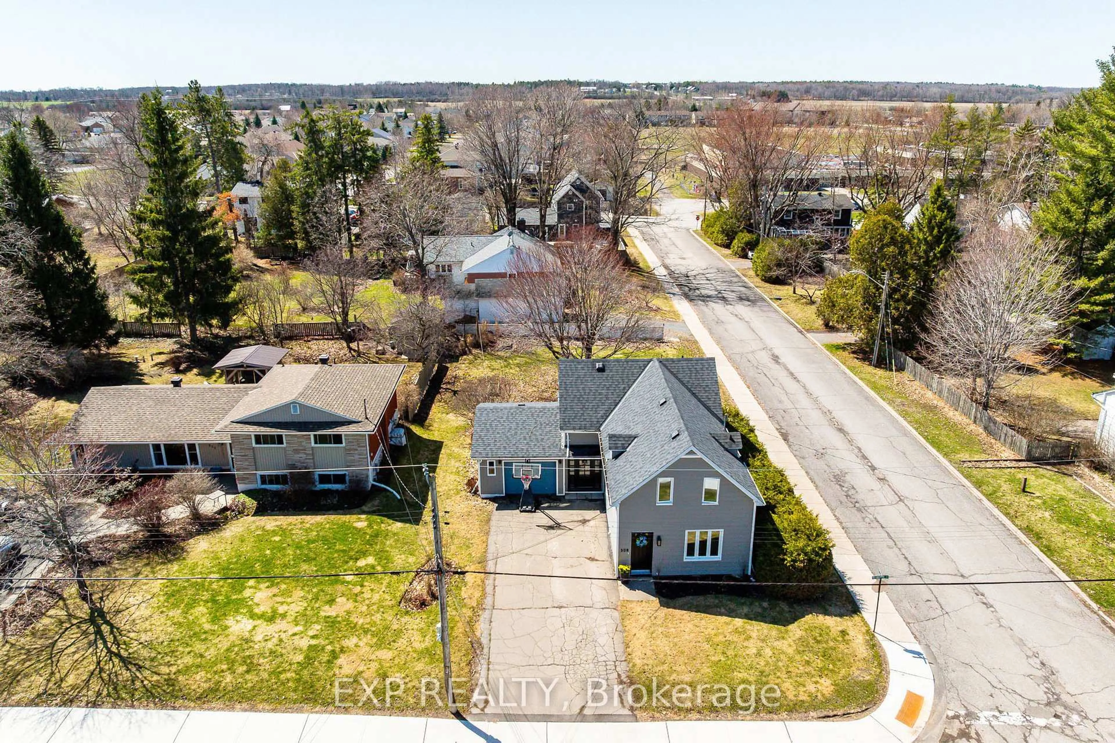 A pic from outside/outdoor area/front of a property/back of a property/a pic from drone, street for 308 St George St, Almonte Ontario K0A 1A0