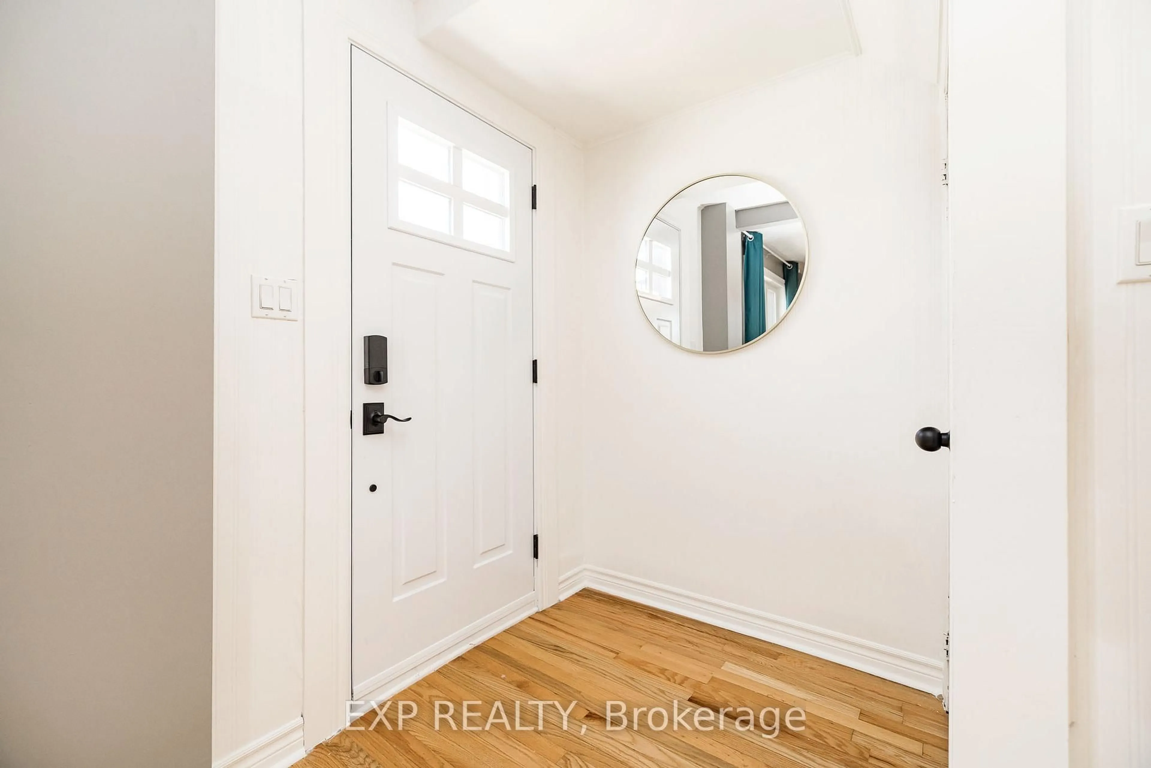 Indoor entryway for 308 St George St, Almonte Ontario K0A 1A0
