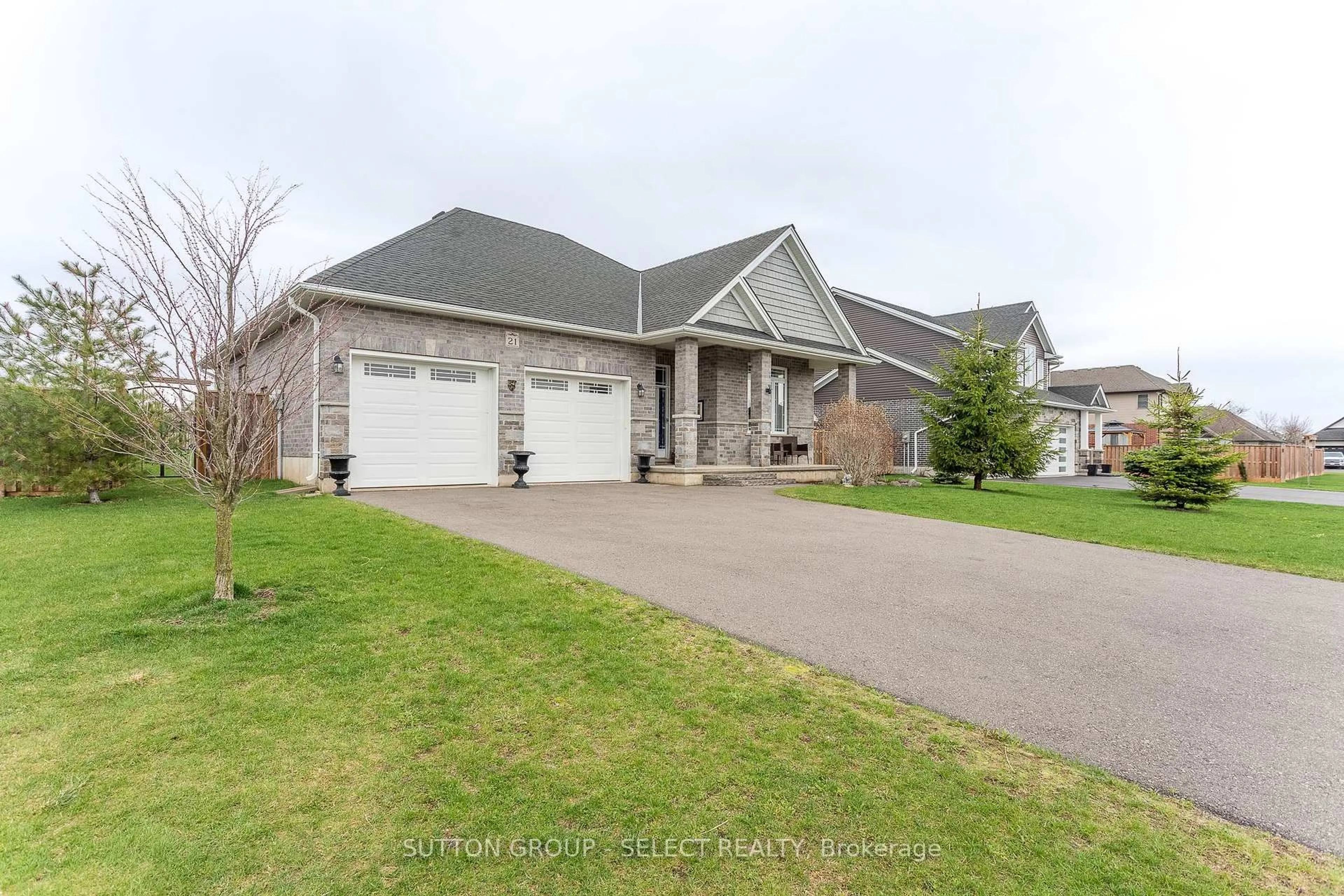 A pic from outside/outdoor area/front of a property/back of a property/a pic from drone, street for 21 Amanda Ave, South-West Oxford Ontario N0J 1N0