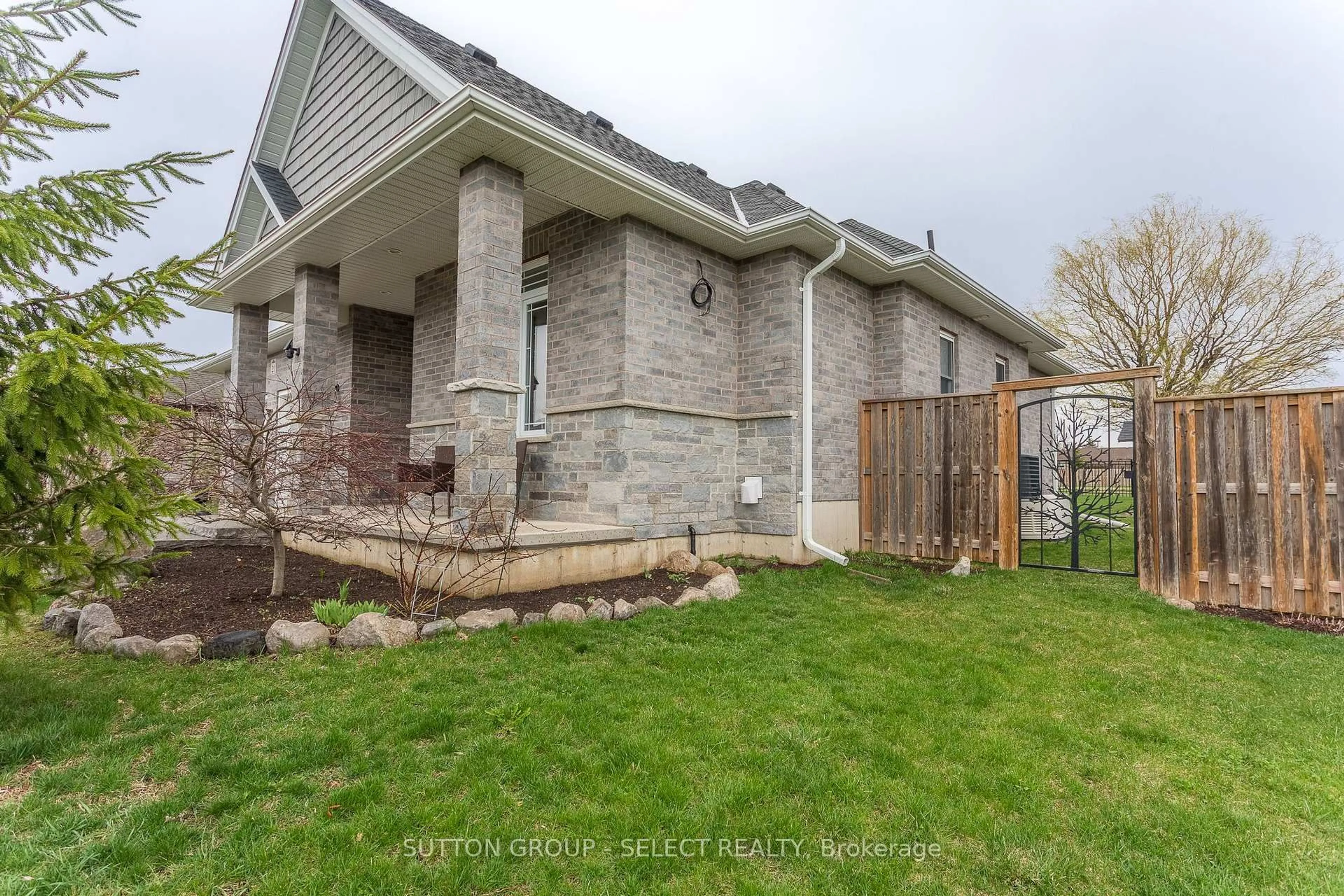 Home with brick exterior material, street for 21 Amanda Ave, South-West Oxford Ontario N0J 1N0