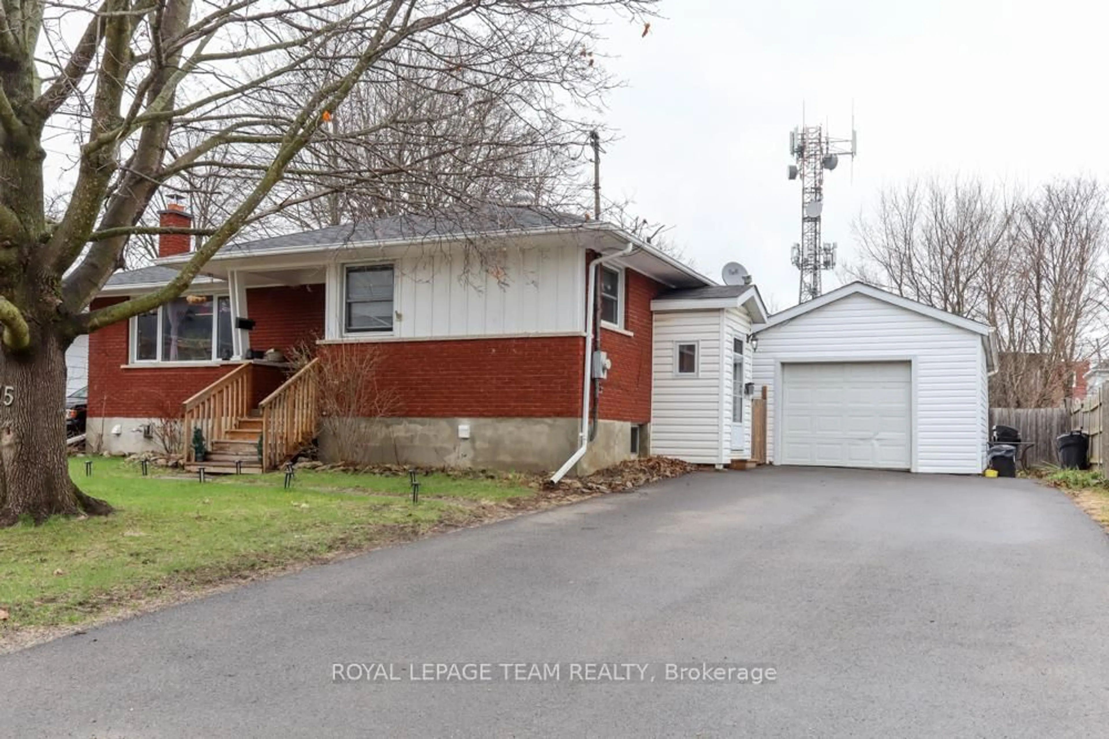 Unknown for 75 Winnifred St, Smiths Falls Ontario K7A 2N8