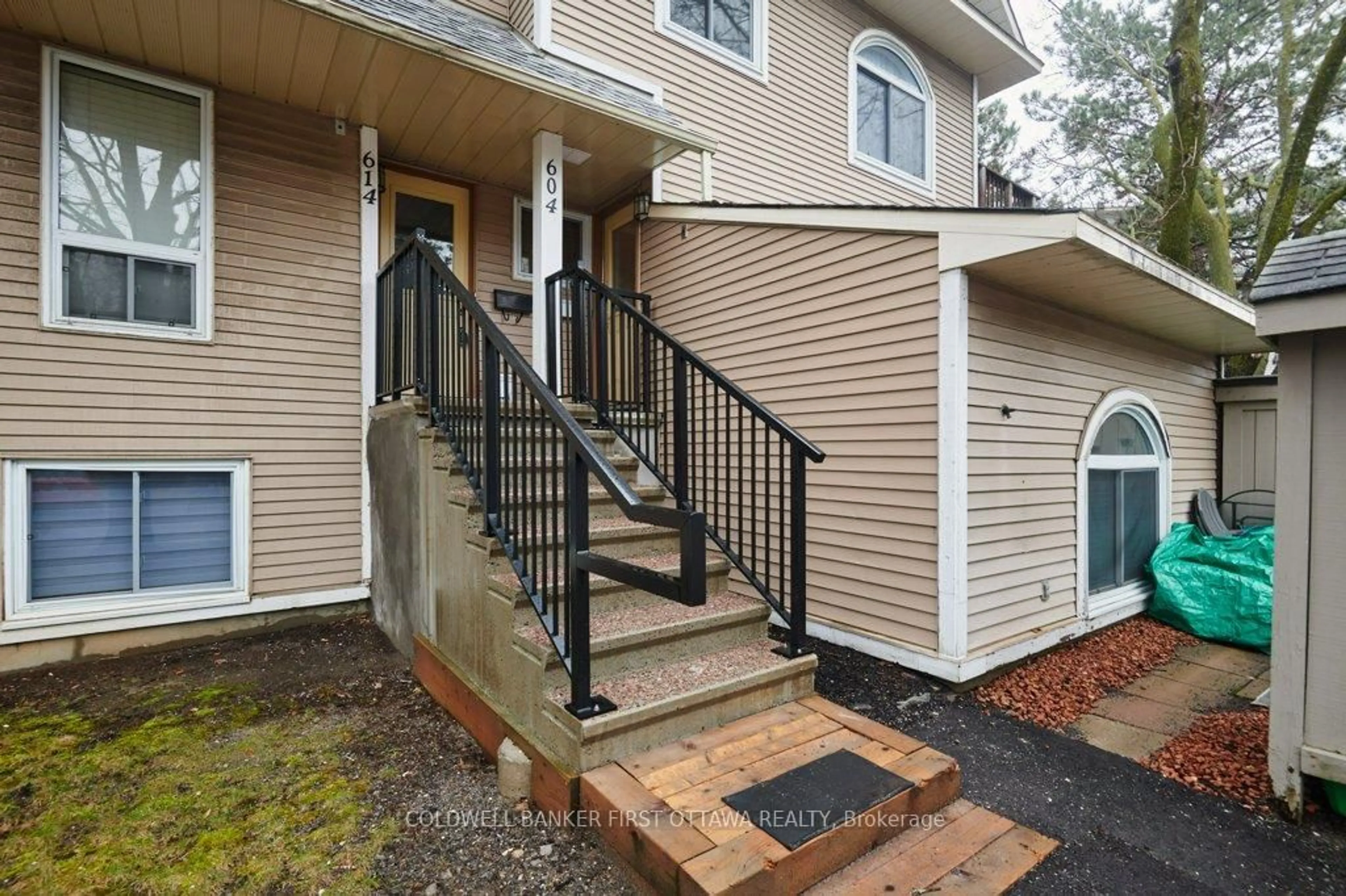 Unknown for 604 Tanguay Crt, Ottawa Ontario K2L 3X3