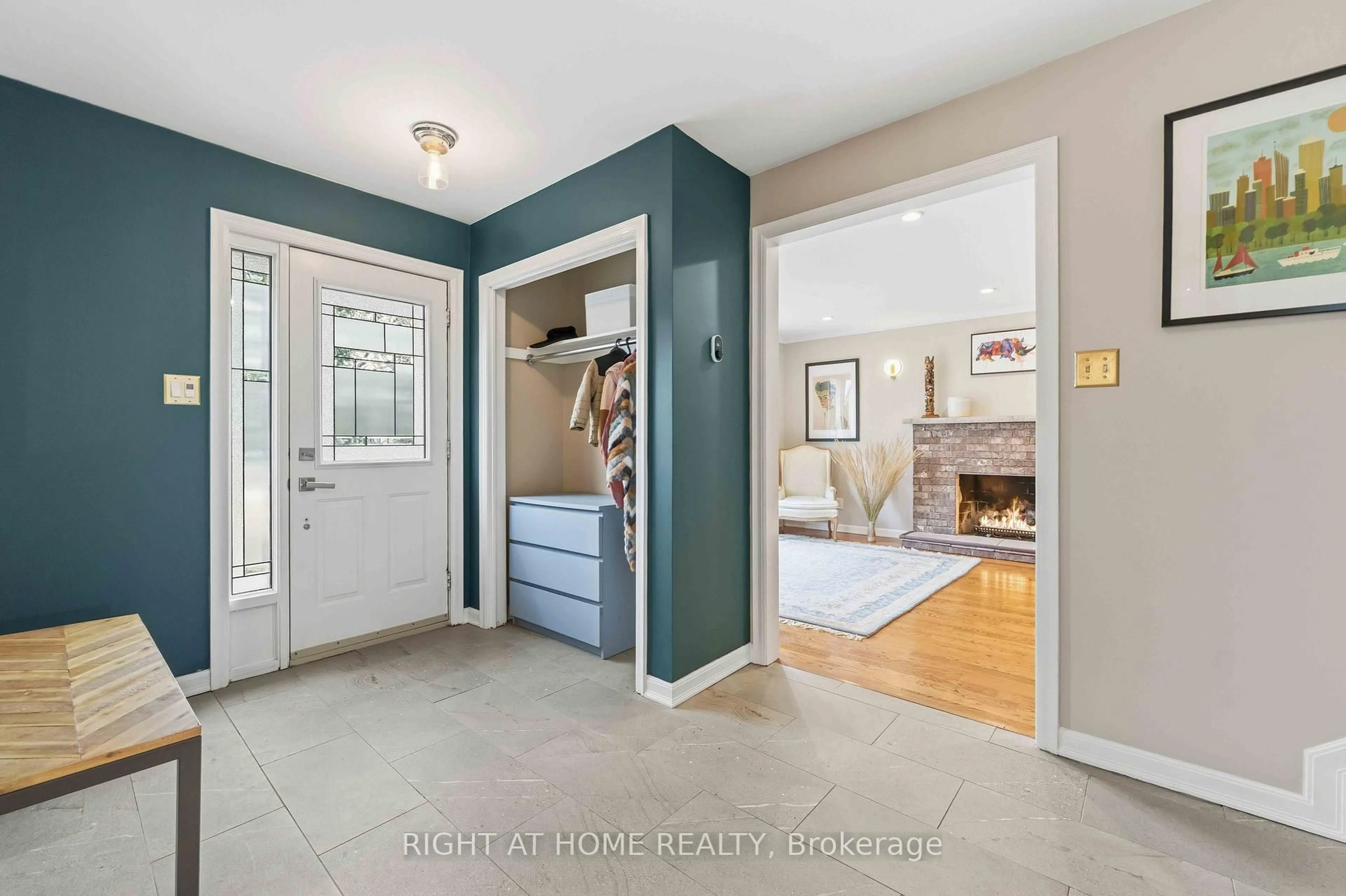 Indoor entryway for 45 Banting Way, Kanata Ontario K2K 1P7