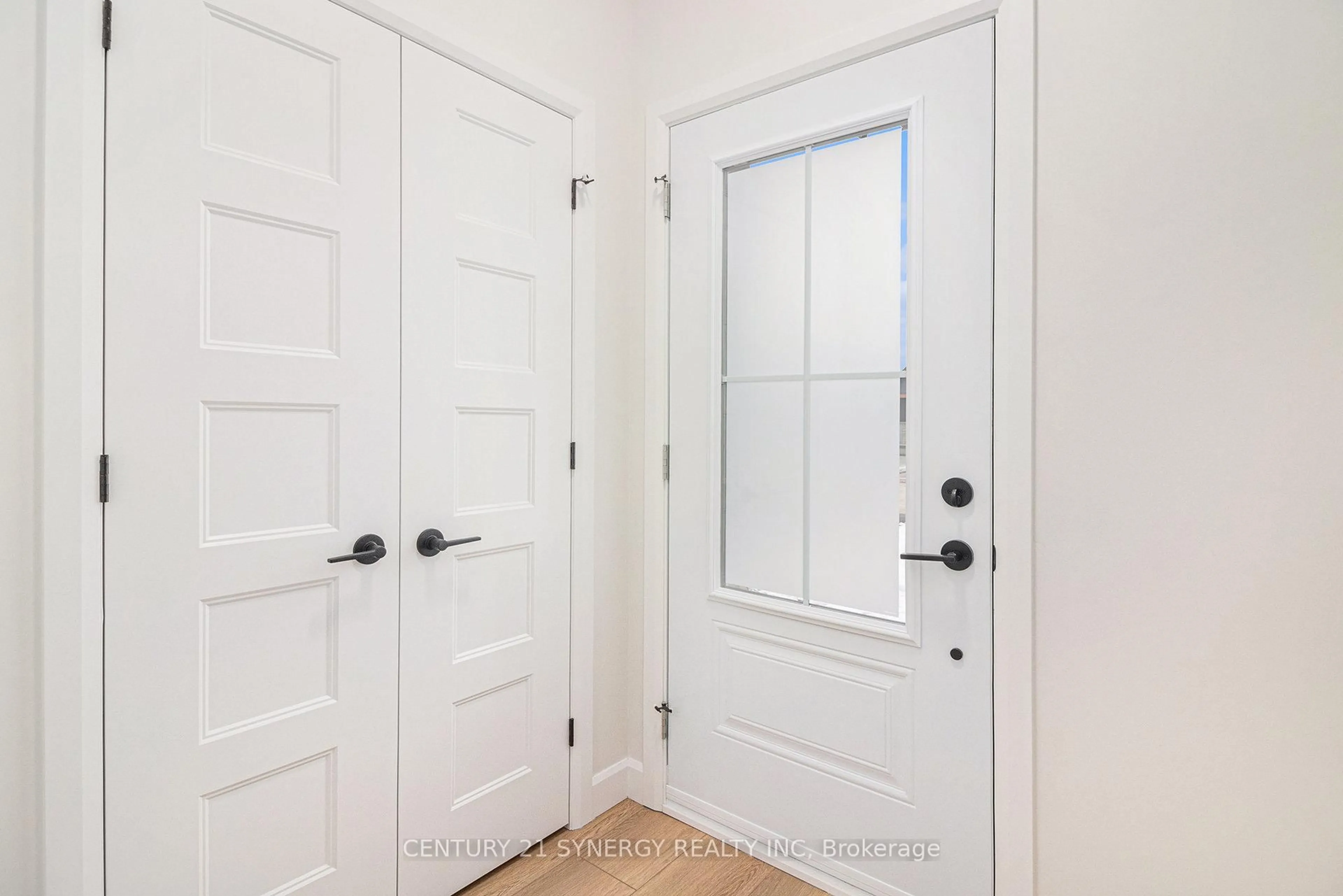 Indoor entryway for 61 HELEN St, North Stormont Ontario K0A 1R0