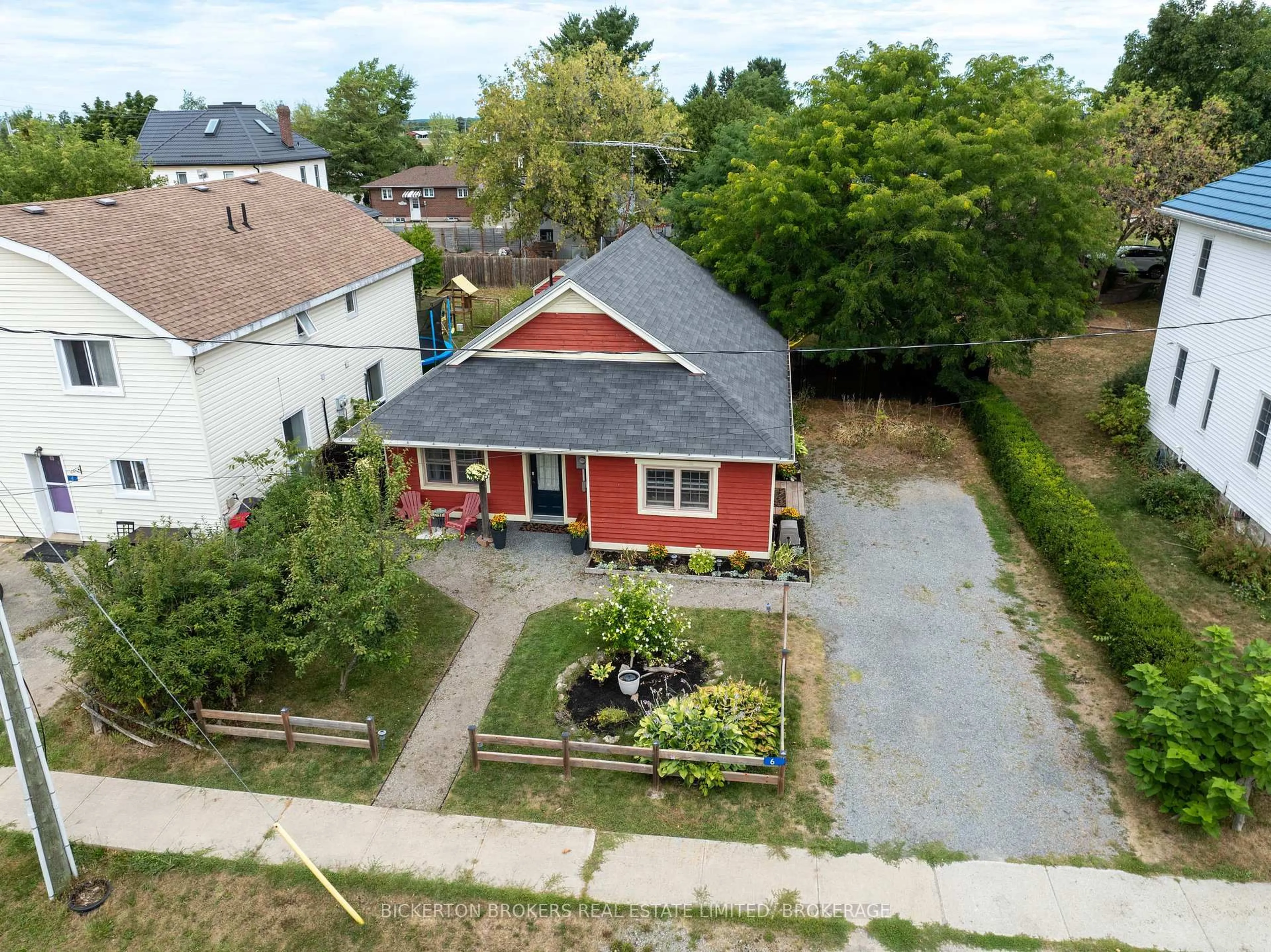 A pic from outside/outdoor area/front of a property/back of a property/a pic from drone, street for 6 Yonge St, Lansdowne Village Ontario K0E 1L0